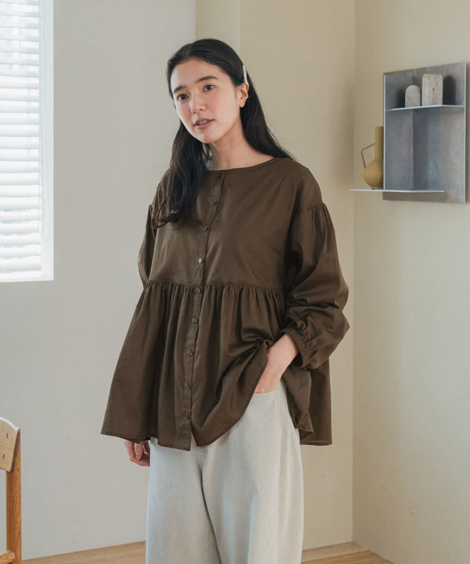 URBAN RESEARCH DOORS「コットンツイル2WAYギャザーブラウス」|シャツ・ブラウス|