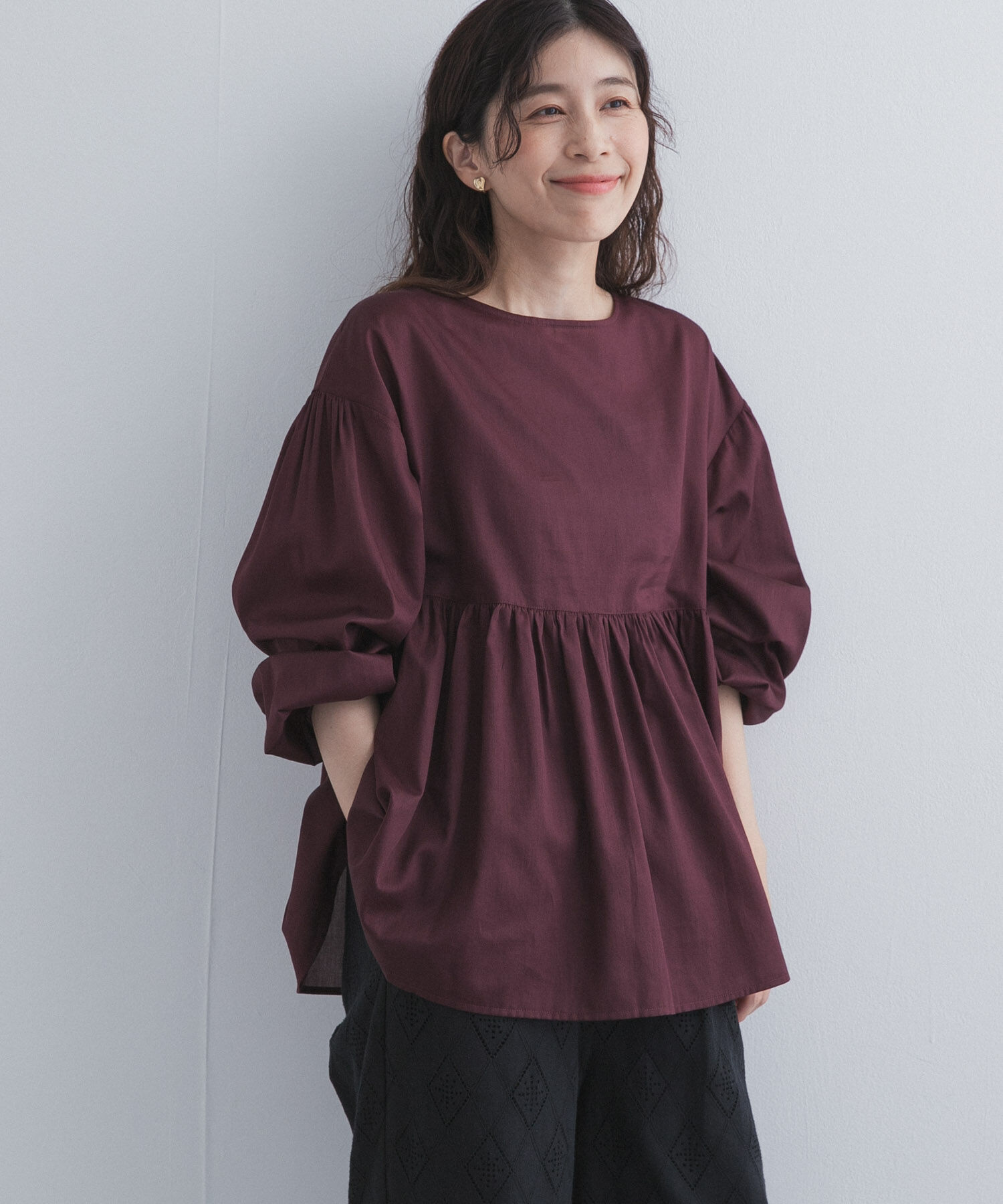 URBAN RESEARCH DOORS「コットンツイル2WAYギャザーブラウス」|シャツ・ブラウス|ボルドー