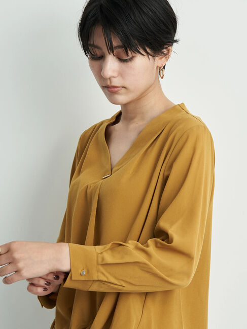 YECCA VECCA「メタルバーVネックブラウス」|シャツ・ブラウス|