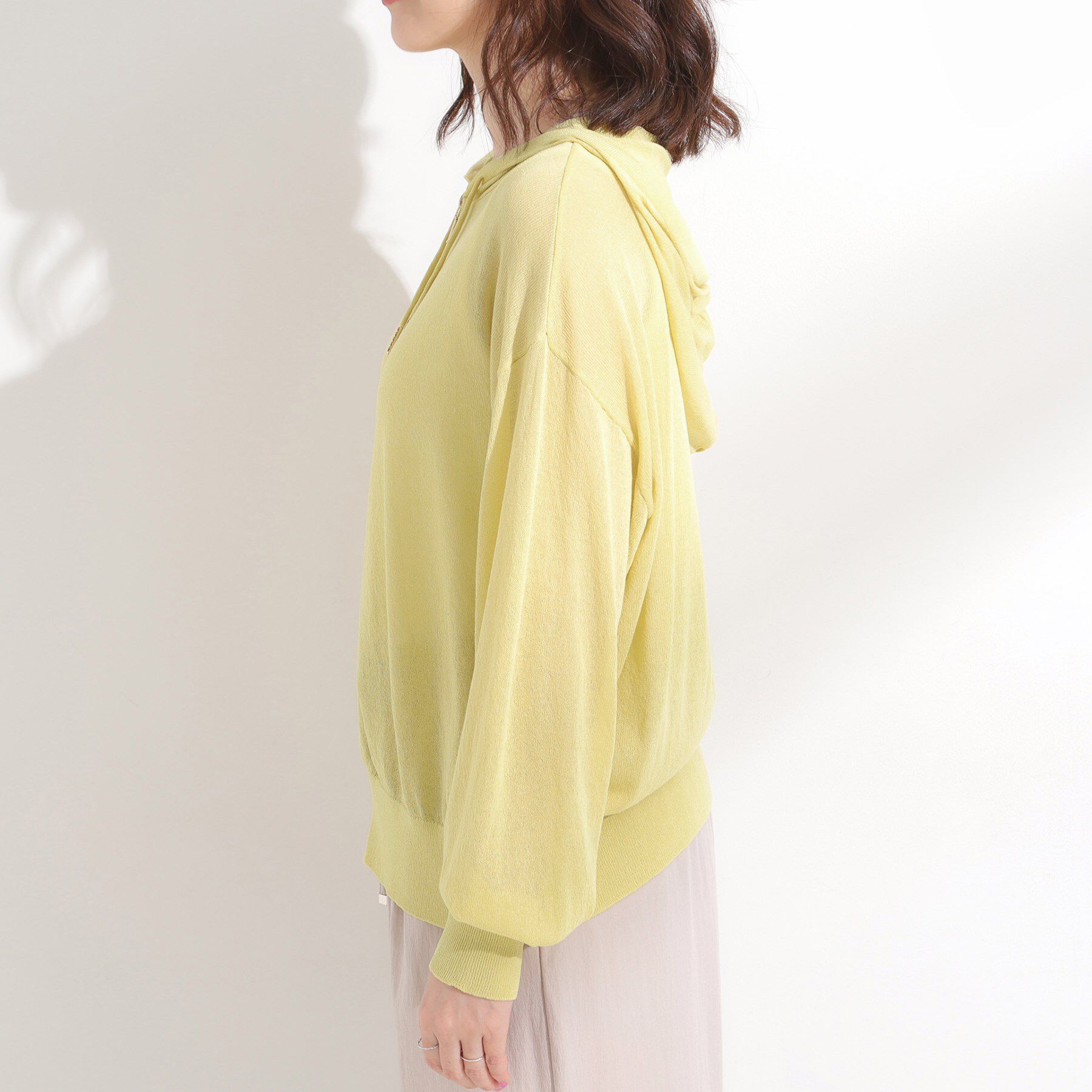 SHOO･LA･RUE「冷房対策にも 上品なシアー感のニットパーカ」|カーディガン|