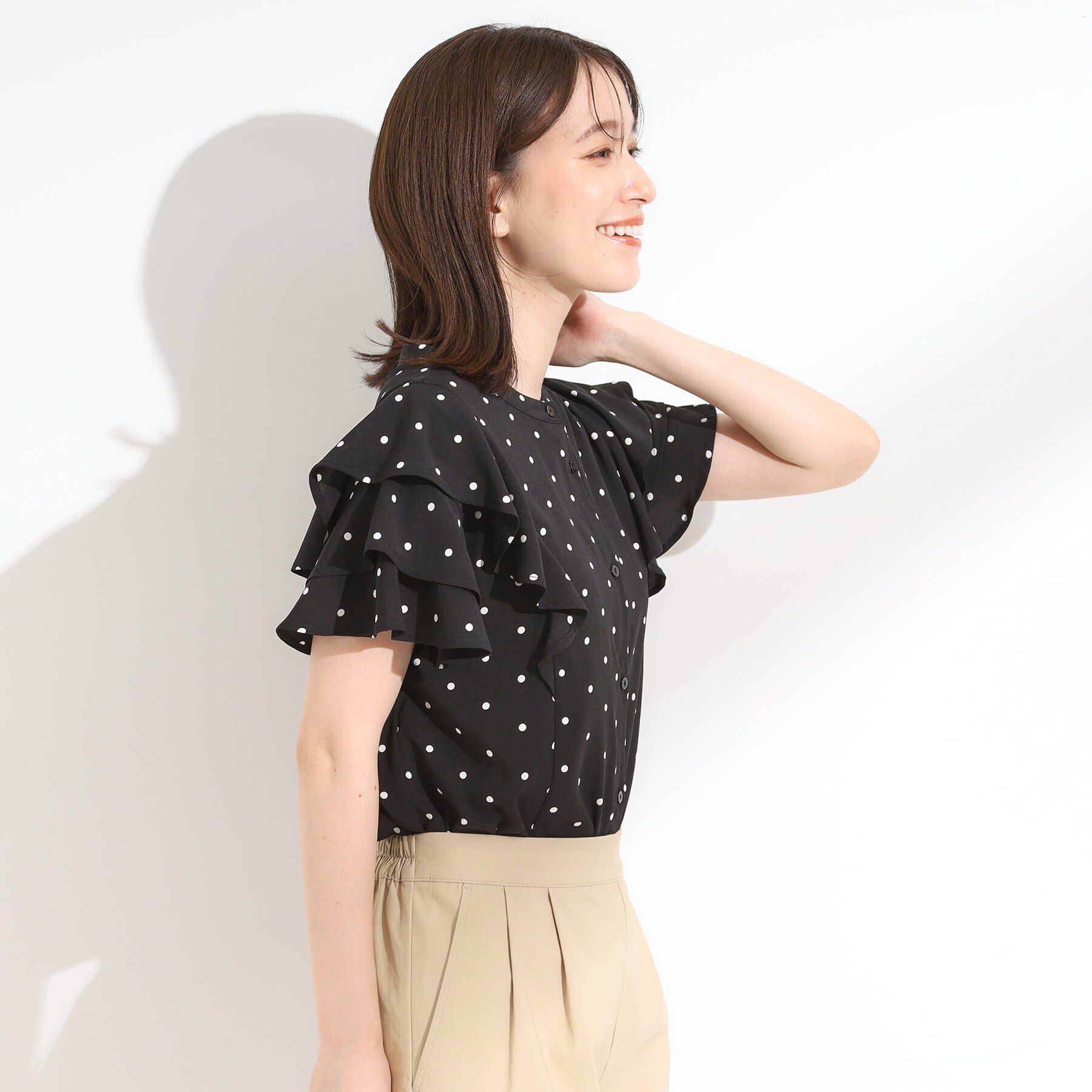 SHOO･LA･RUE「【無地/ドット柄】お袖フリルが華やぐ きれいめブラウス」|シャツ・ブラウス|