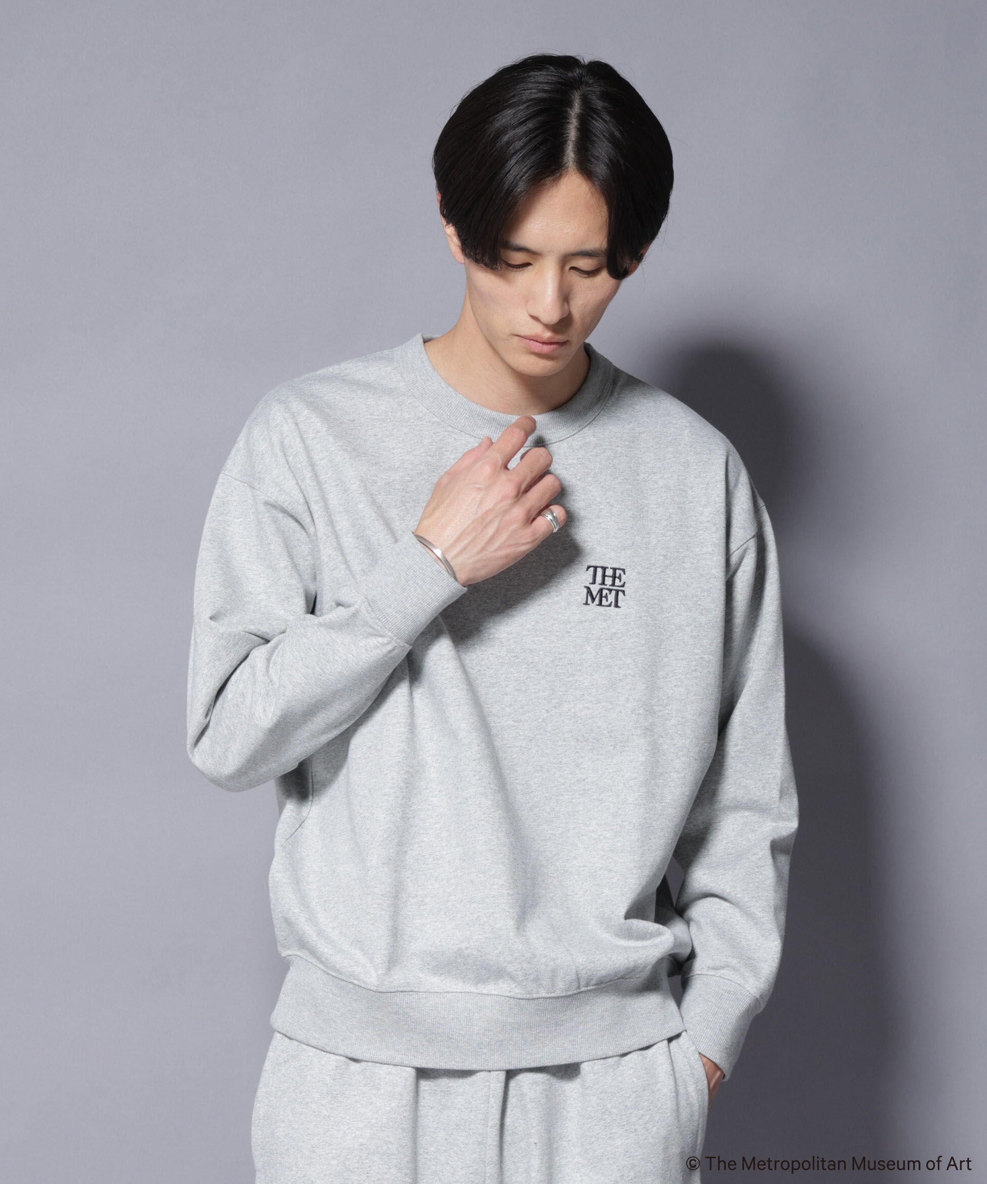 nano･universe「「The Met」ロゴ&times;アーカイブロゴ刺繍スウェット(セットアップ可)」|Tシャツ・カットソー|