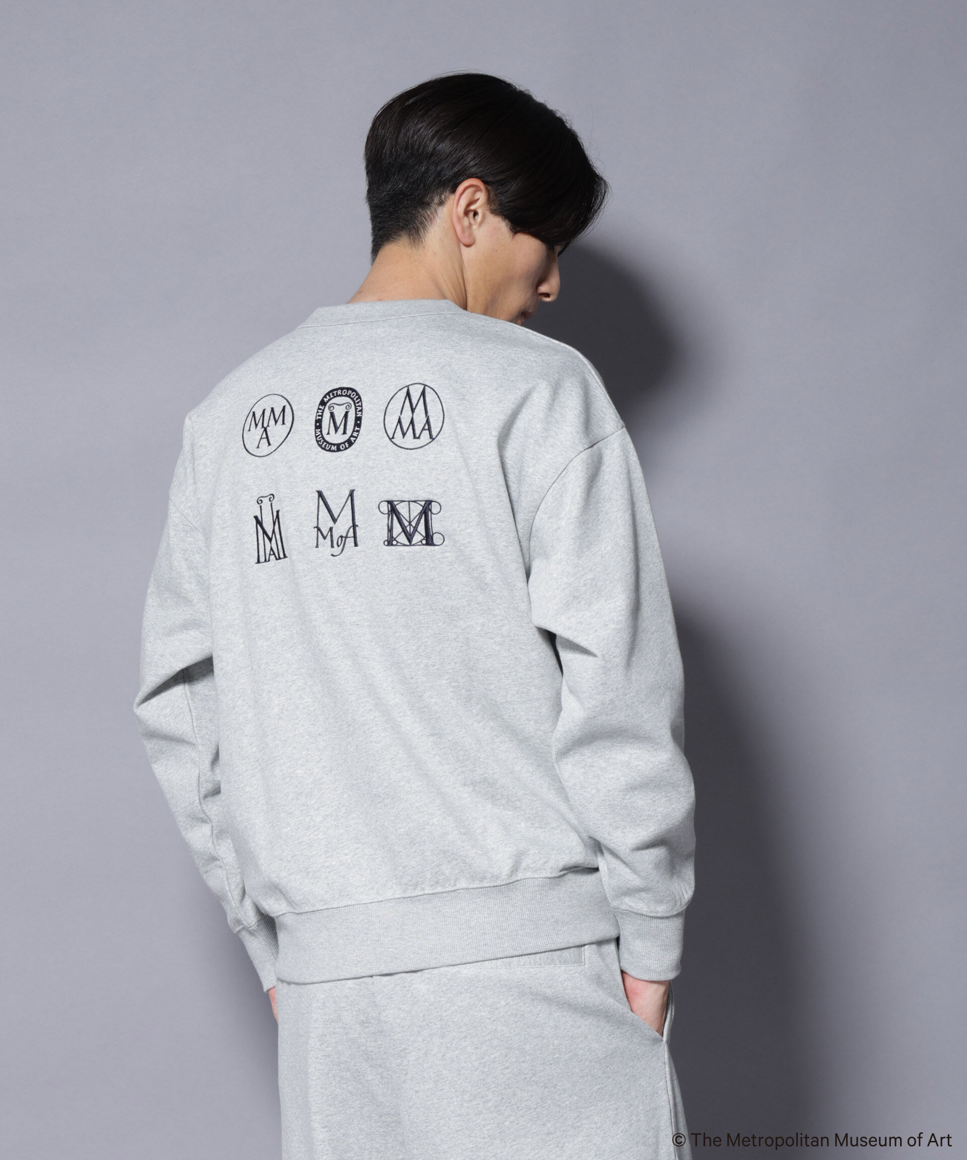 nano･universe「「The Met」ロゴ&times;アーカイブロゴ刺繍スウェット(セットアップ可)」|Tシャツ・カットソー|