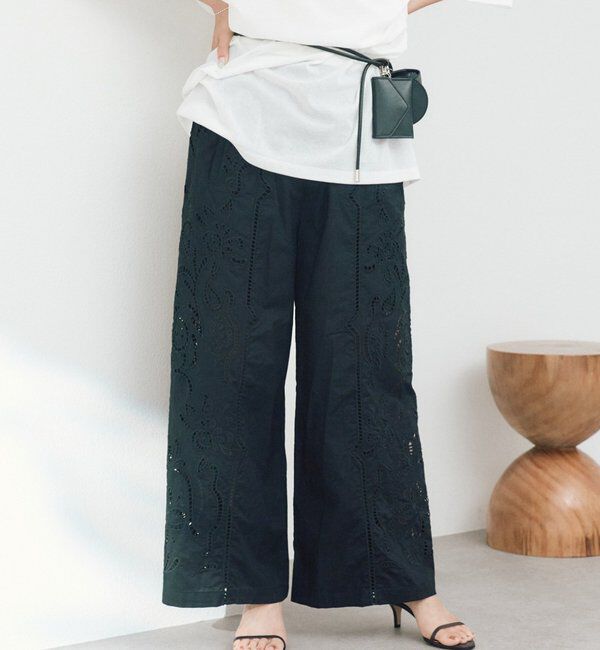  「【2サイズ展開】カットワーク刺繍ワイドパンツ」|チノ|ブラック