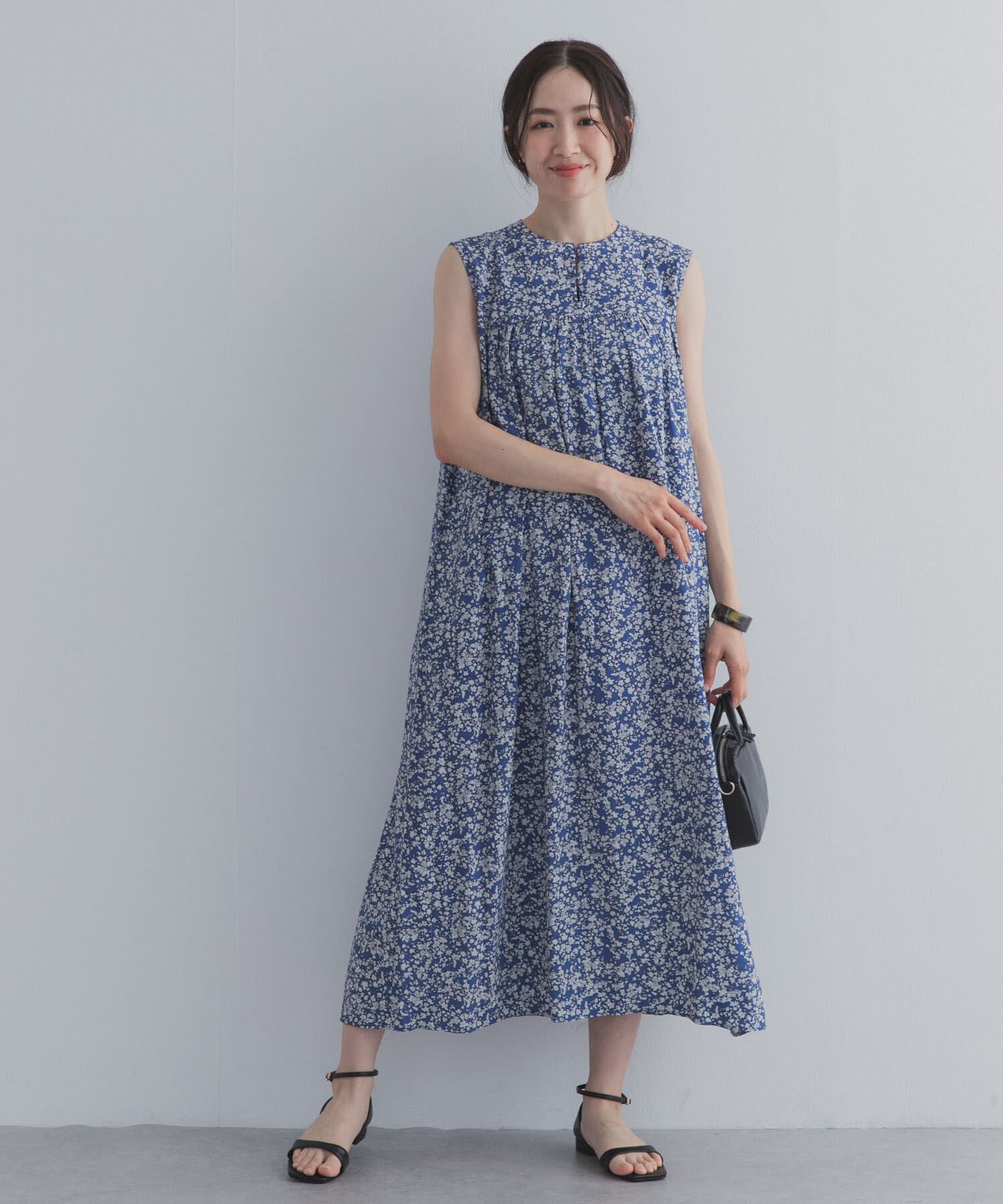 URBAN RESEARCH DOORS「フラワープリントノースリーブワンピース」|ワンピース|
