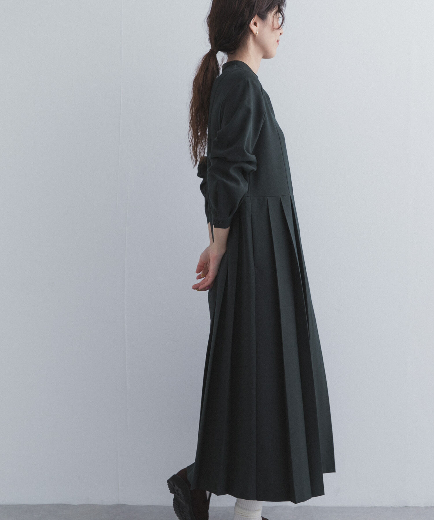 URBAN RESEARCH DOORS「『UR TECH』サイドプリーツ切替ワンピース」|ワンピース|