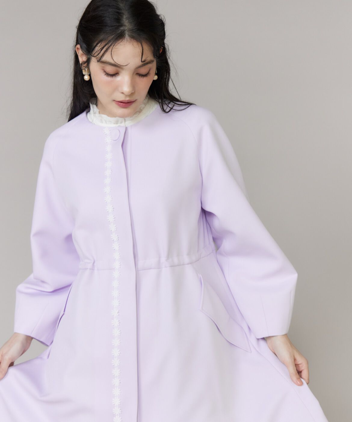 Maglie le cassetto「《大きいサイズ》配色フラワーレースコート《M Maglie le cassetto》」|ステンカラーコート|ラベンダー7