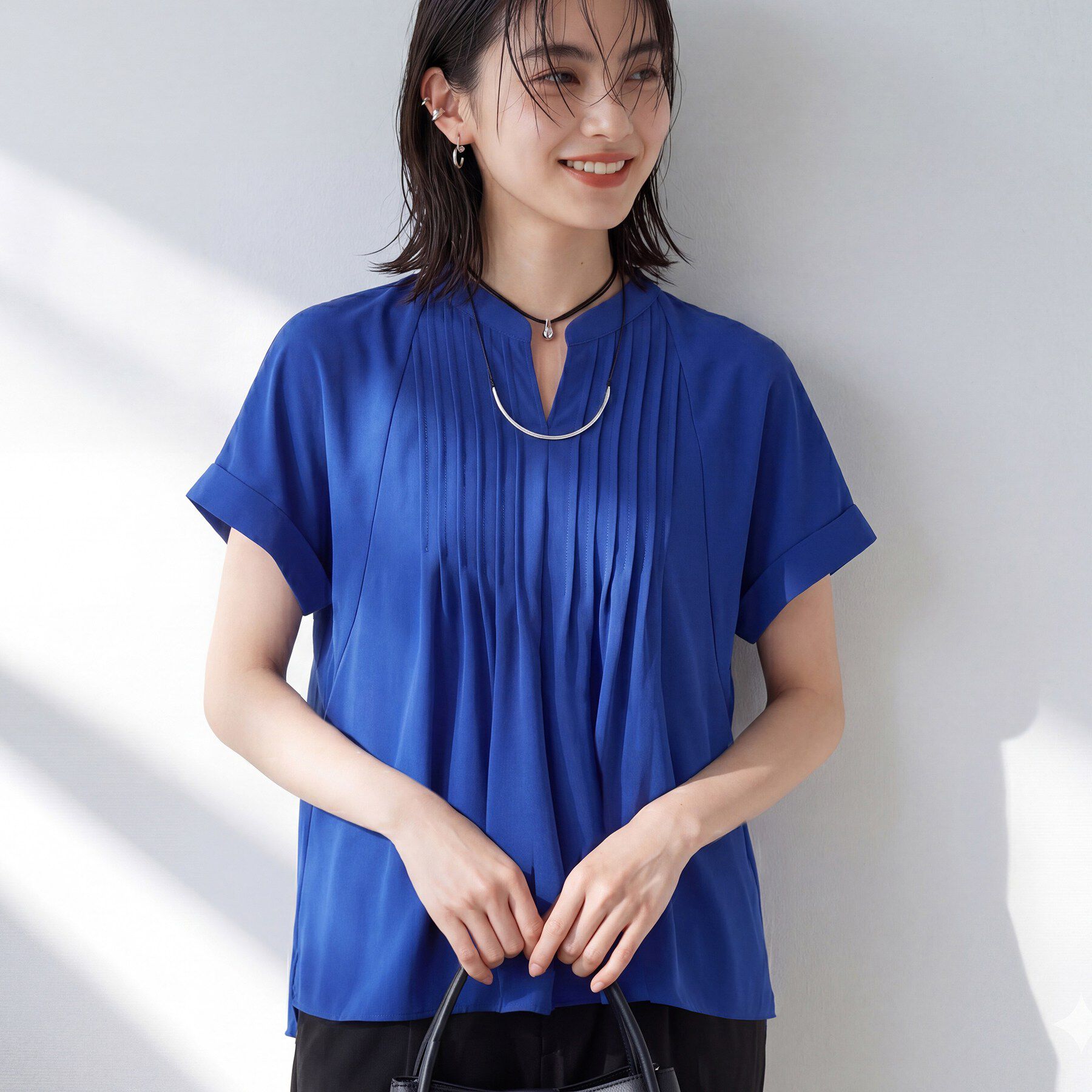 INDIVI「【撥水／UVケア／SETUP可能】軽量タックスキッパーブラウス」|シャツ・ブラウス|
