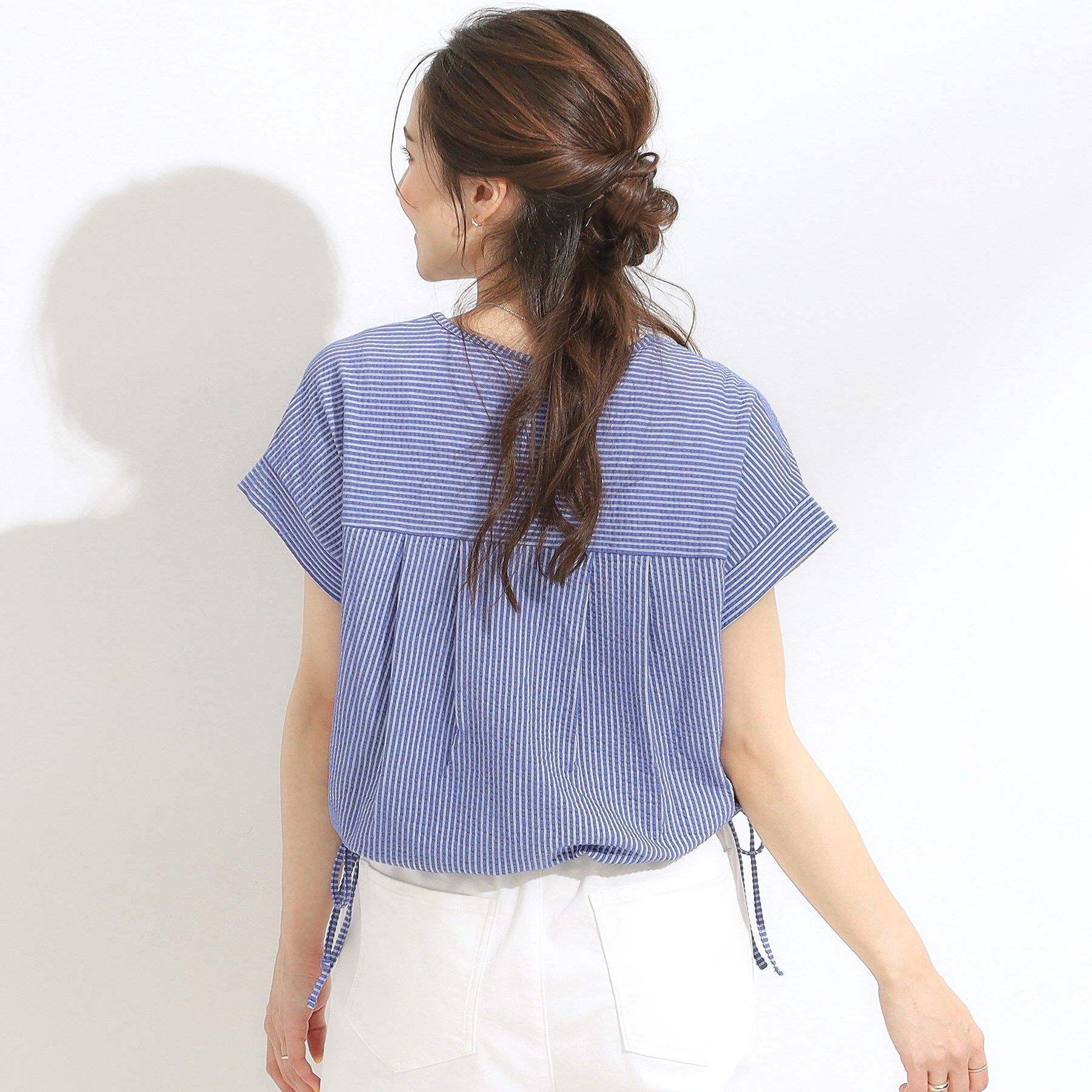 SHOO･LA･RUE「【洗える/S-LL】シルエット変化を楽しめる サッカーストライプ柄スキッパートップス」|Tシャツ・カットソー|