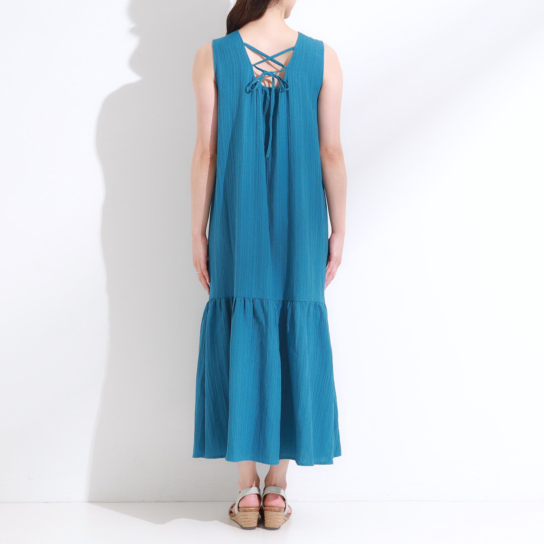 SHOO･LA･RUE「【S-LL】後ろ姿も抜かりなく 1枚でサマ見え ティアードワンピース」|ワンピース|