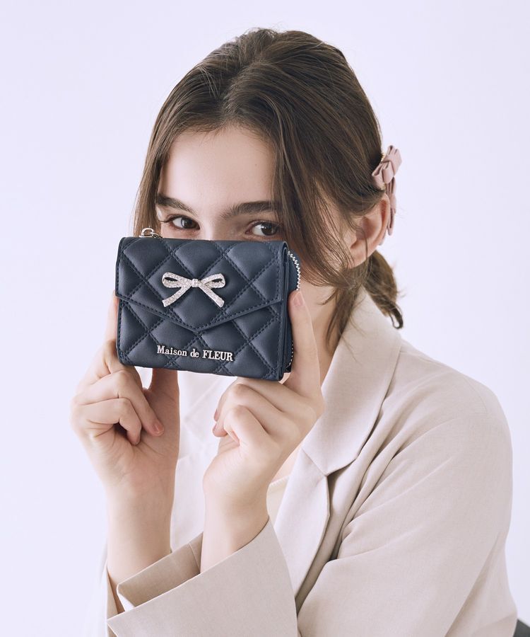 Maison de FLEUR「リボンビジューキルティングウォレット」|財布|ネイビー