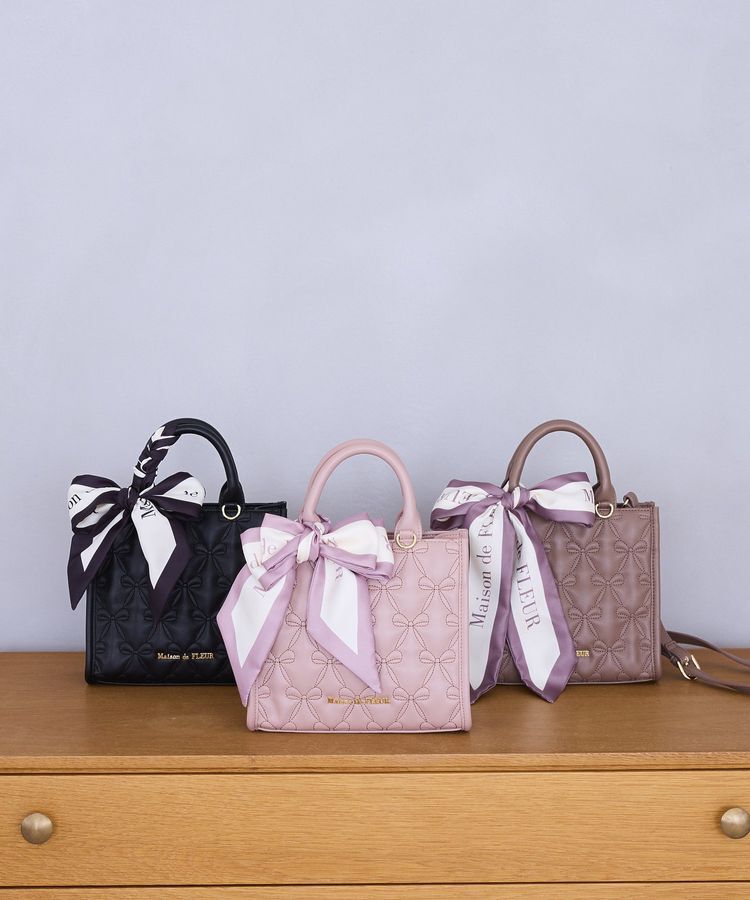 Maison de FLEUR「スカーフ付きリボンキルティング2Wayスクエアトート」|ハンドバッグ|