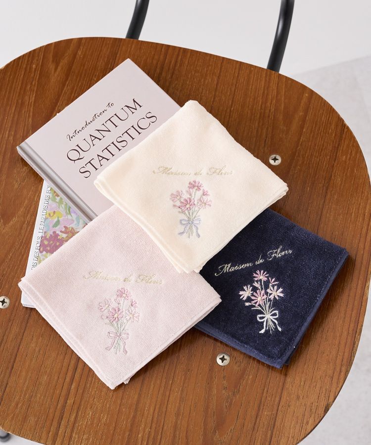 Maison de FLEUR「コスモス刺繍タオルハンカチ」|ハンカチ|