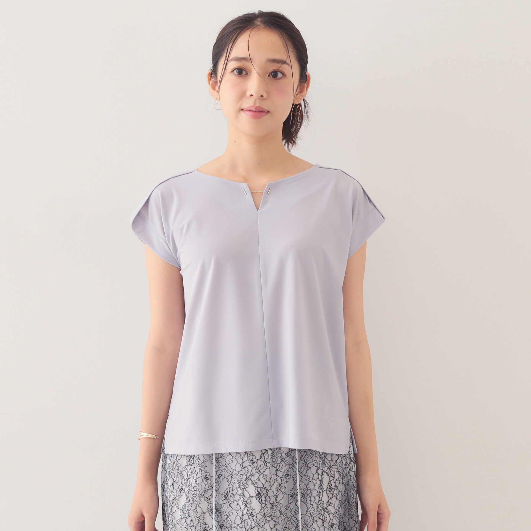 index「【接触冷感】ひんやりキーネックフレンチトップス《洗濯機OK》」|Tシャツ・カットソー|