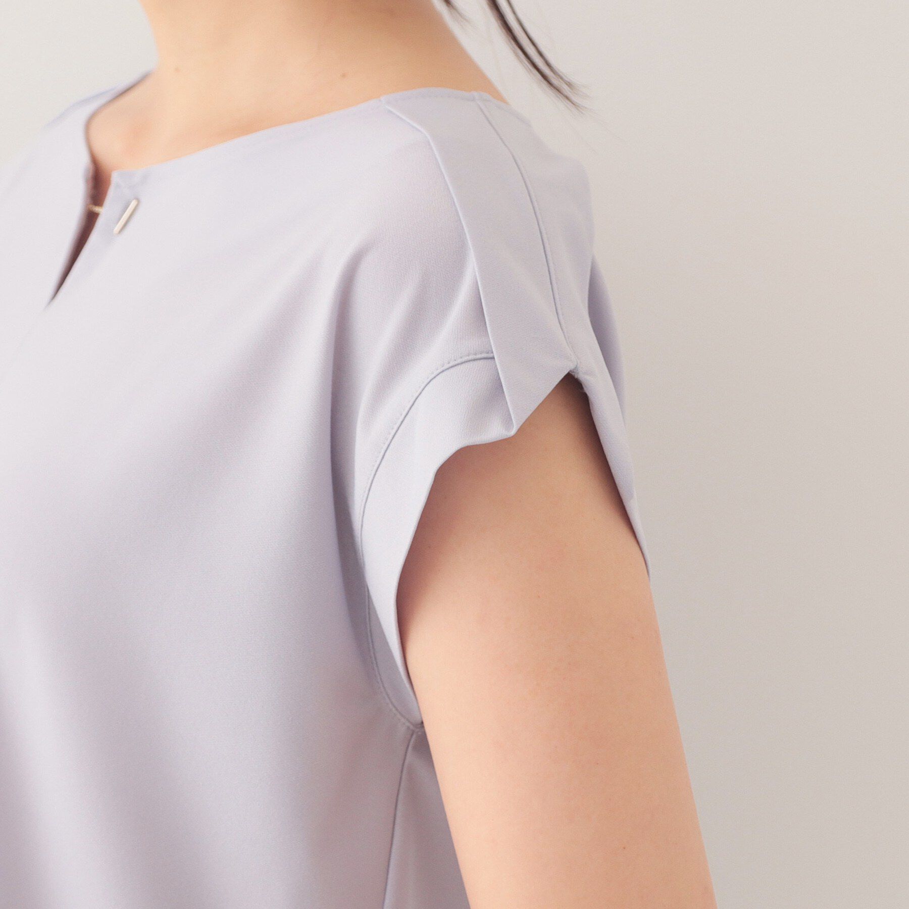 index「【接触冷感】ひんやりキーネックフレンチトップス《洗濯機OK》」|Tシャツ・カットソー|
