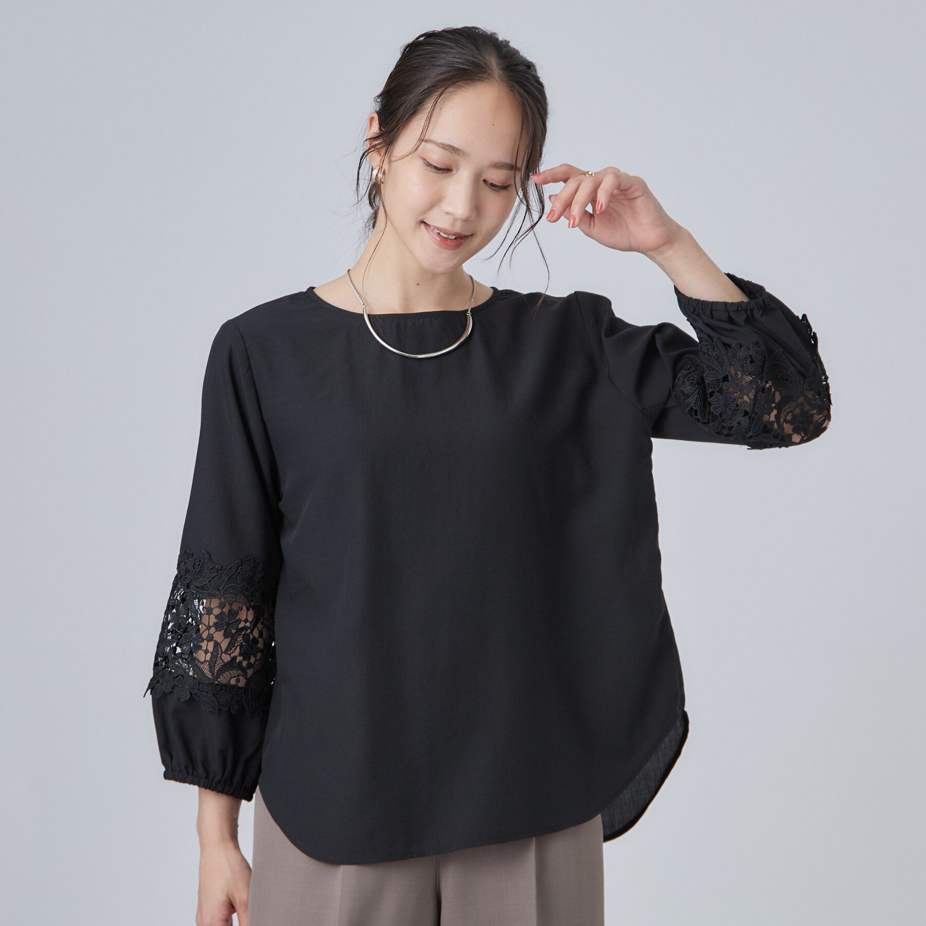 SHOO･LA･RUE「【洗濯機可/S-LL/洗濯後しわになりにくい】お袖レースデザインブラウス」|シャツ・ブラウス|