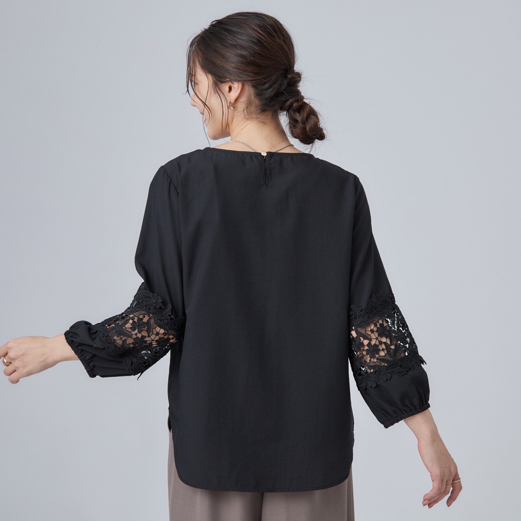 SHOO･LA･RUE「【洗濯機可/S-LL/洗濯後しわになりにくい】お袖レースデザインブラウス」|シャツ・ブラウス|