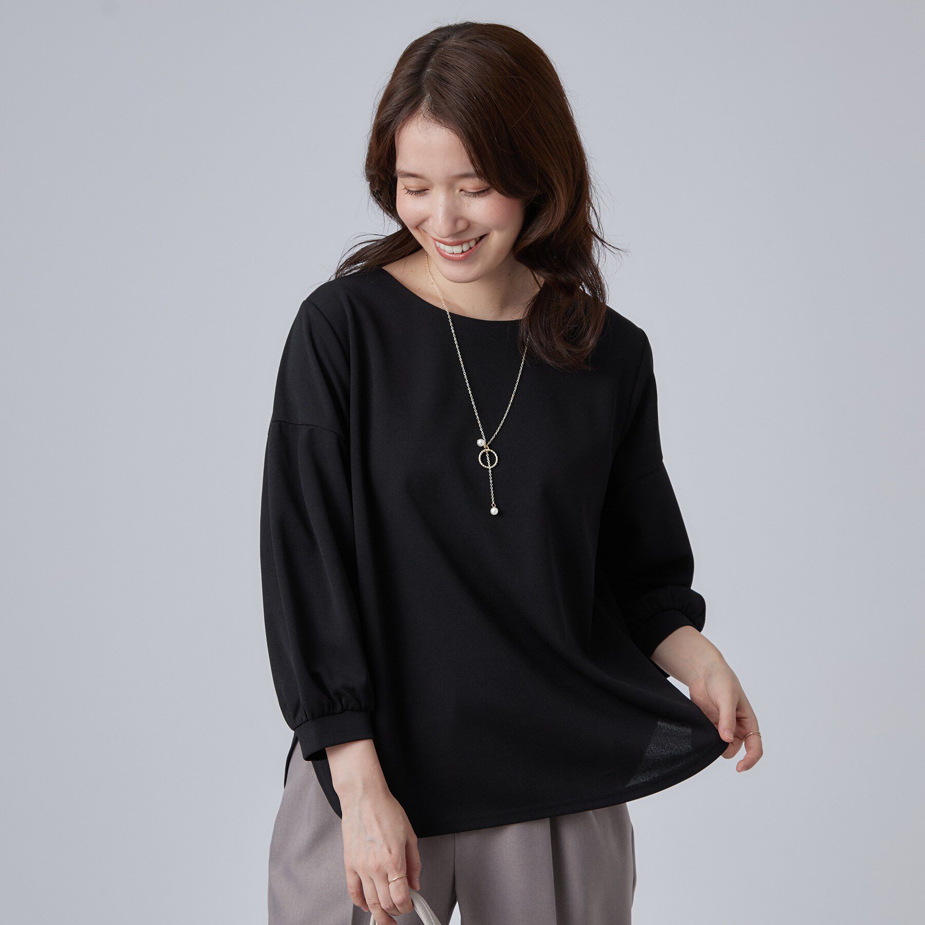 SHOO･LA･RUE「【着丈選べる/2点セット】大人のきれい見え ネックレス付き お袖タック8分袖トップス」|Tシャツ・カットソー|