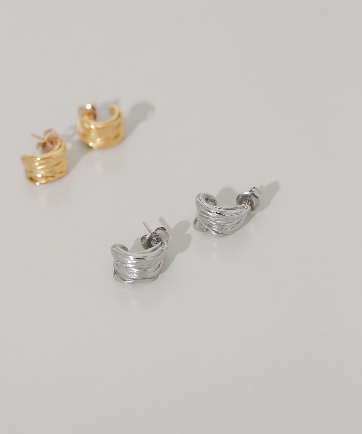 SMELLY「ステンレスウェーブメタルピアス」|ピアス|