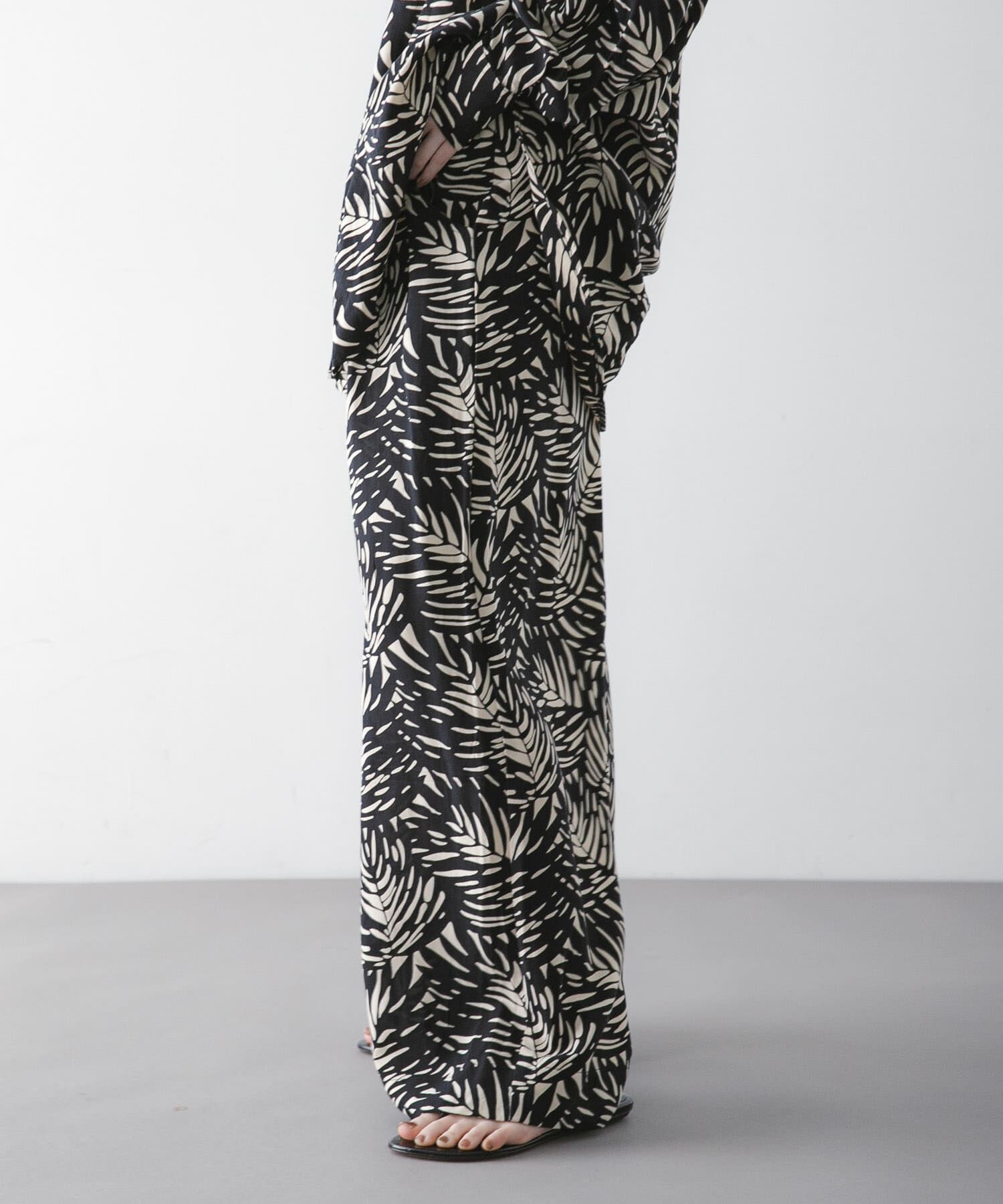 URBAN RESEARCH「『一部別注カラー』LUSANA　CICI PANTS」|その他|