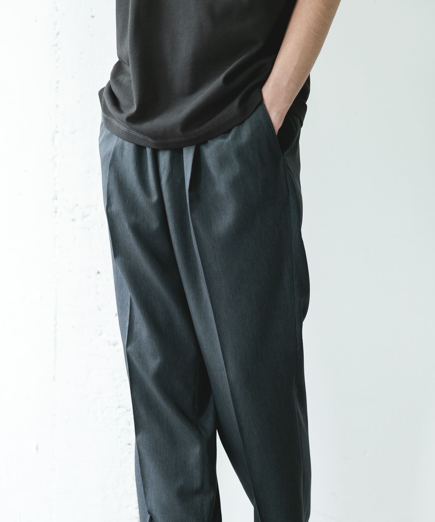 URBAN RESEARCH DOORS「COOLFIBER ツイルシャーリングスラックス」|その他|チャコールグレー