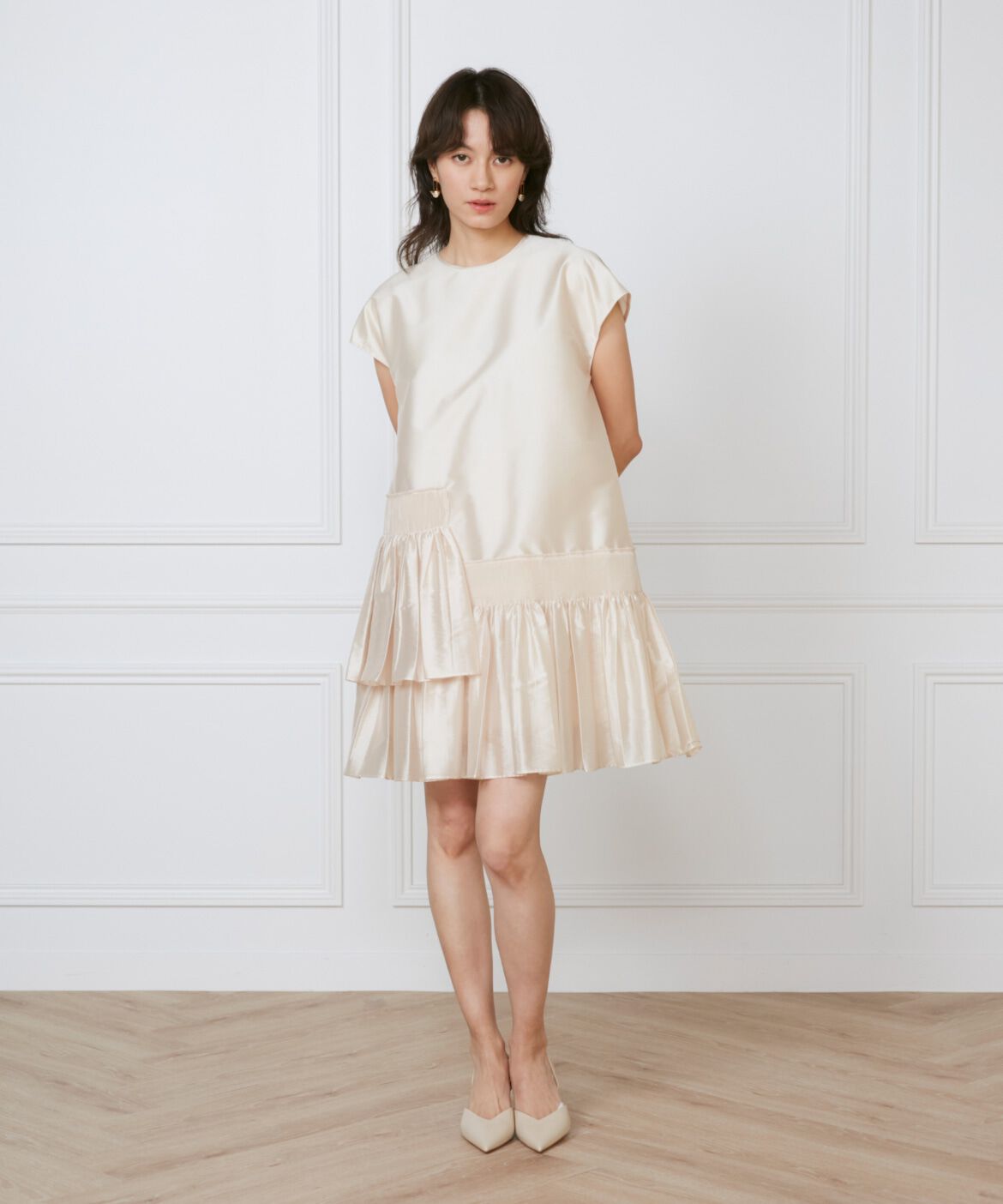 INED「シャーリングプリーツワンピース《la veille by SUPERIOR CLOSET》」|ワンピース|