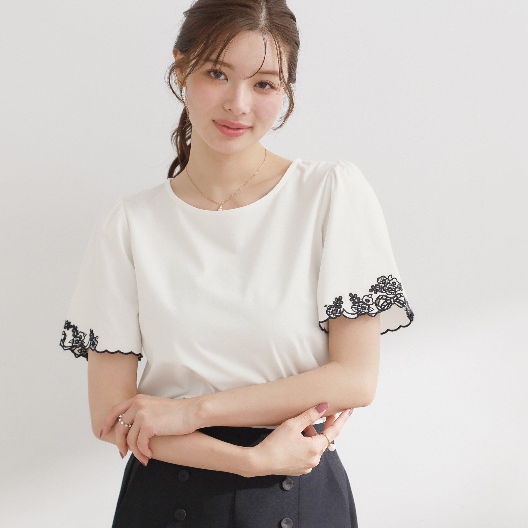 Couture broach「【接触冷感・UVカット・洗える】袖刺繍カットソー」|Tシャツ・カットソー|