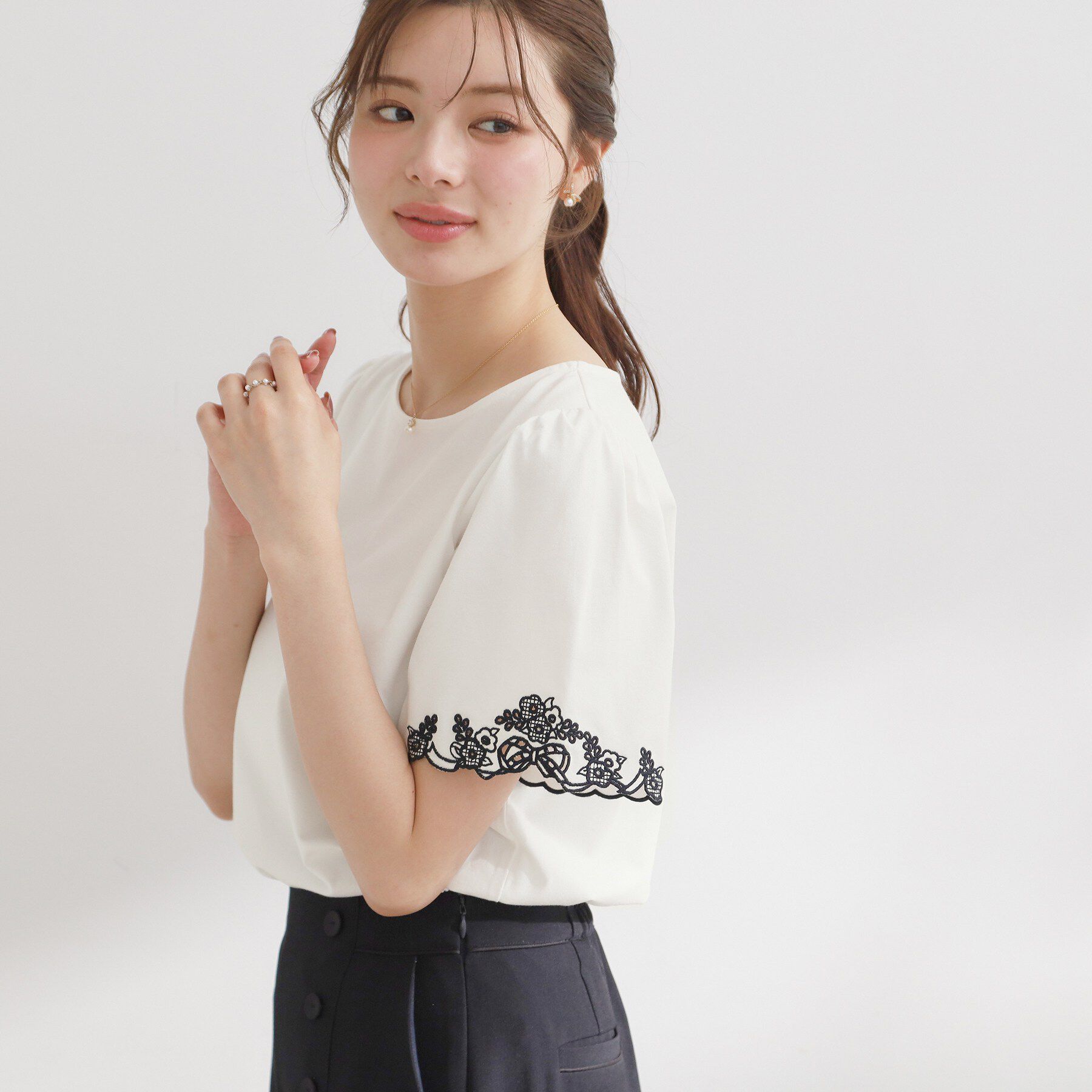 Couture broach「【接触冷感・UVカット・洗える】袖刺繍カットソー」|Tシャツ・カットソー|
