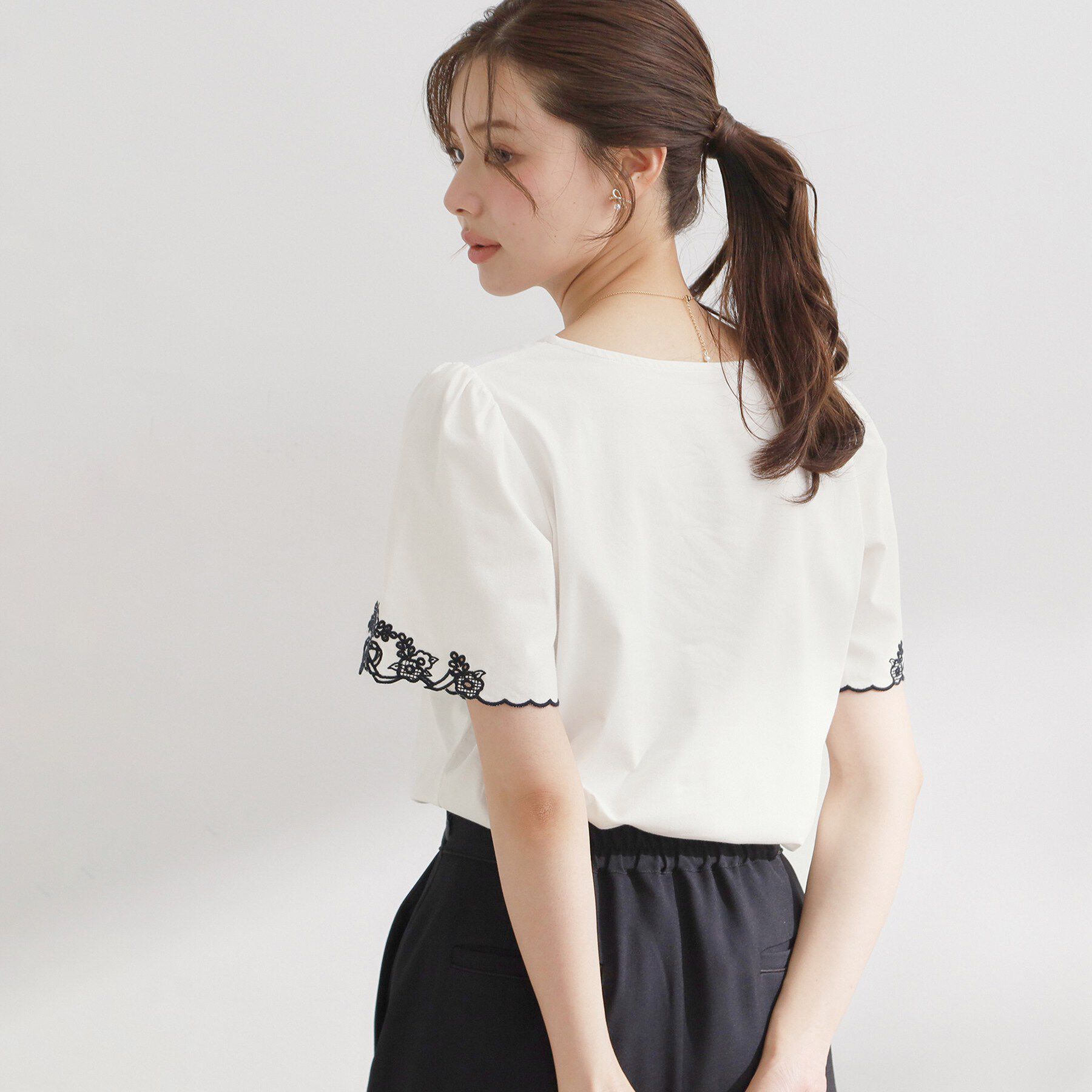 Couture broach「【接触冷感・UVカット・洗える】袖刺繍カットソー」|Tシャツ・カットソー|