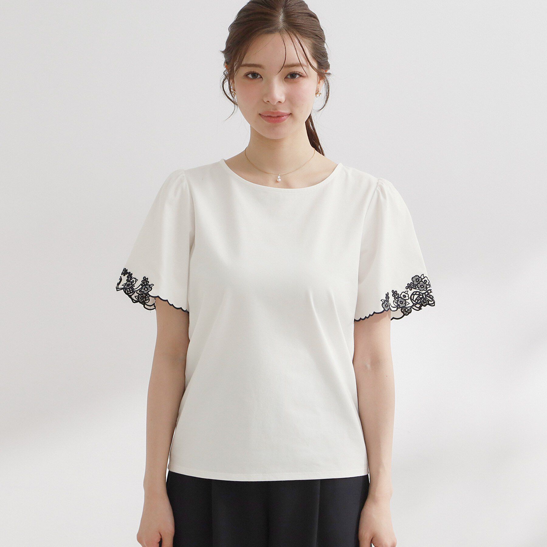 Couture broach「【接触冷感・UVカット・洗える】袖刺繍カットソー」|Tシャツ・カットソー|