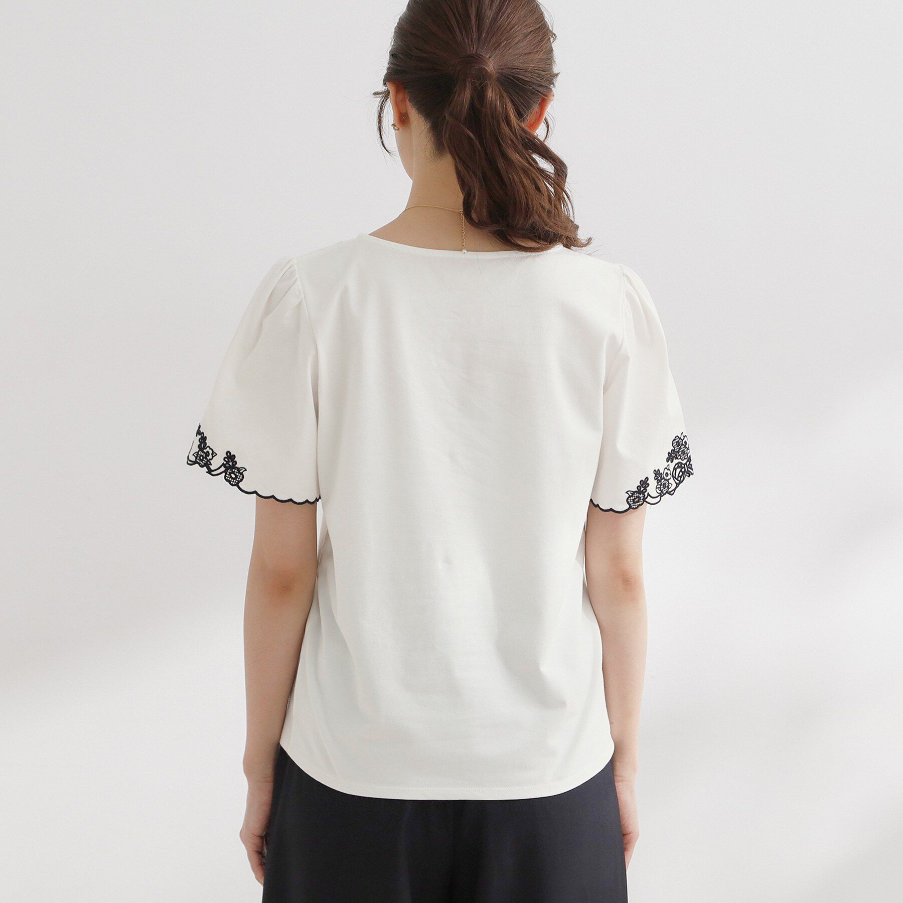 Couture broach「【接触冷感・UVカット・洗える】袖刺繍カットソー」|Tシャツ・カットソー|