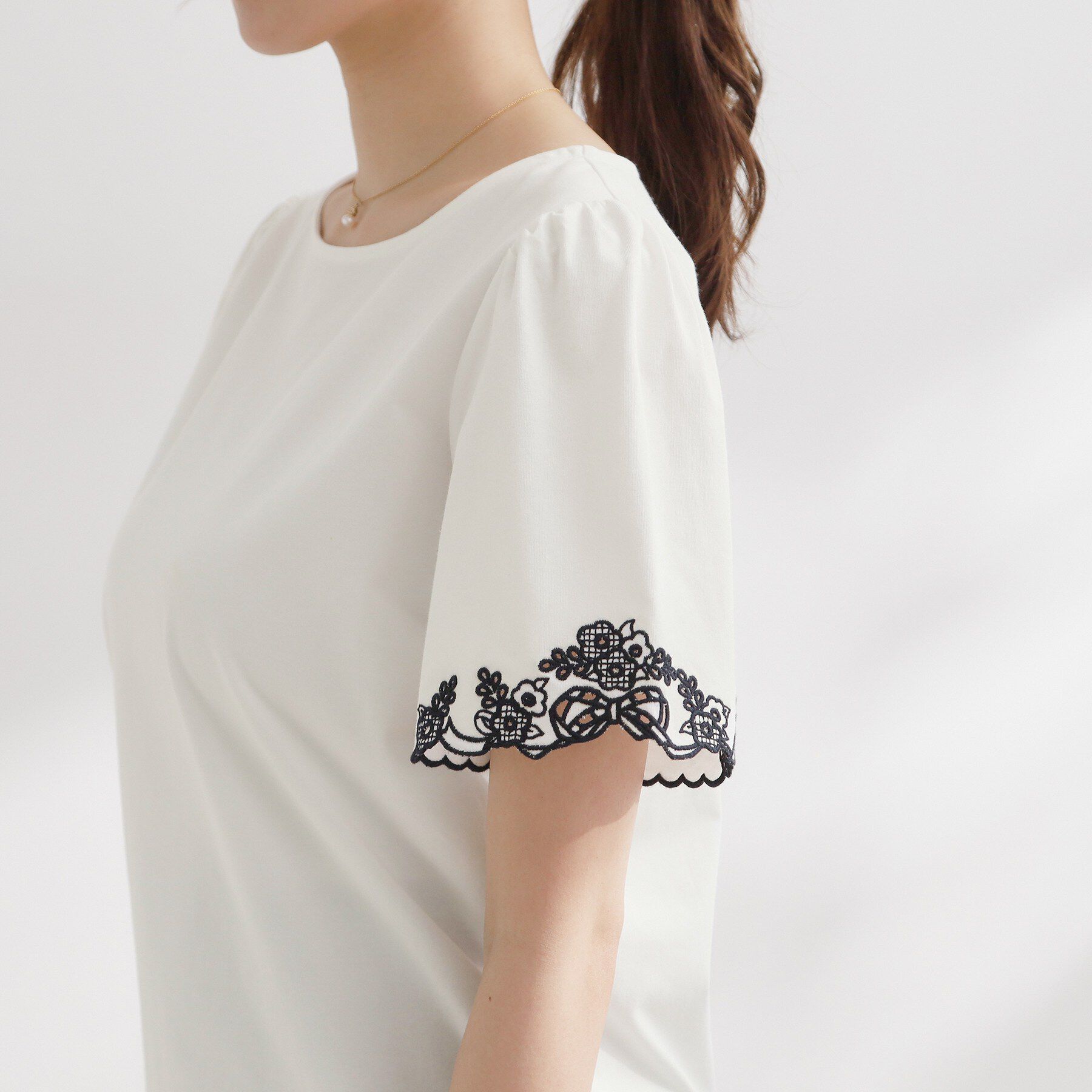 Couture broach「【接触冷感・UVカット・洗える】袖刺繍カットソー」|Tシャツ・カットソー|