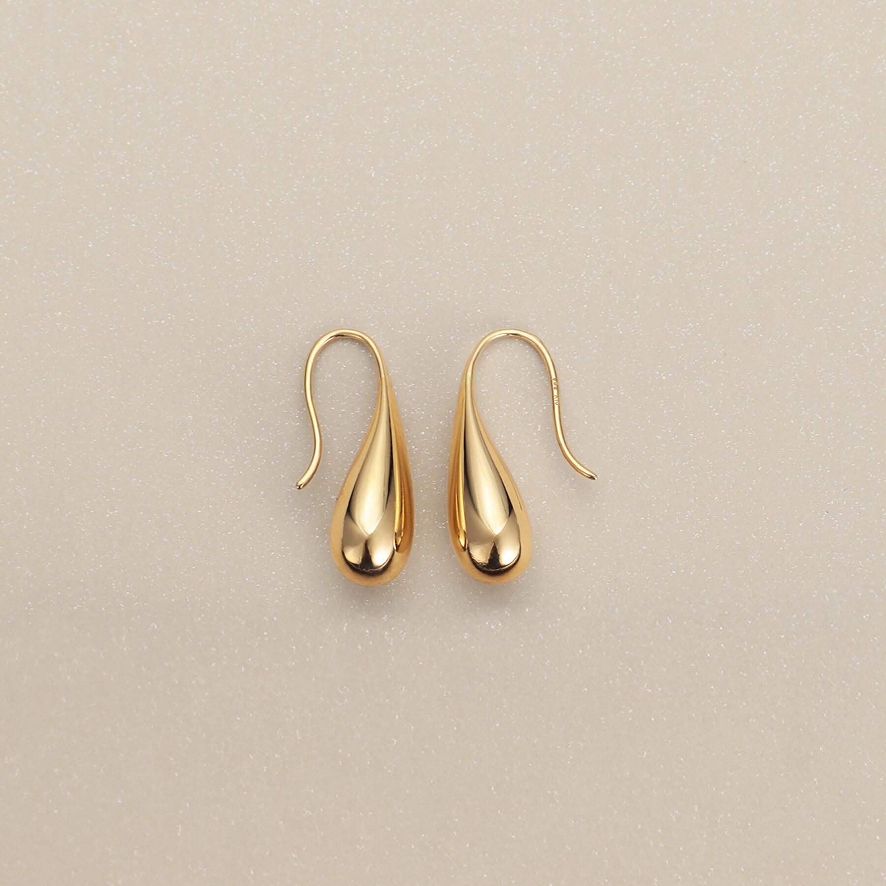 COCOSHNIK「K10中空ペアシェイプ フックピアス」|ピアス|