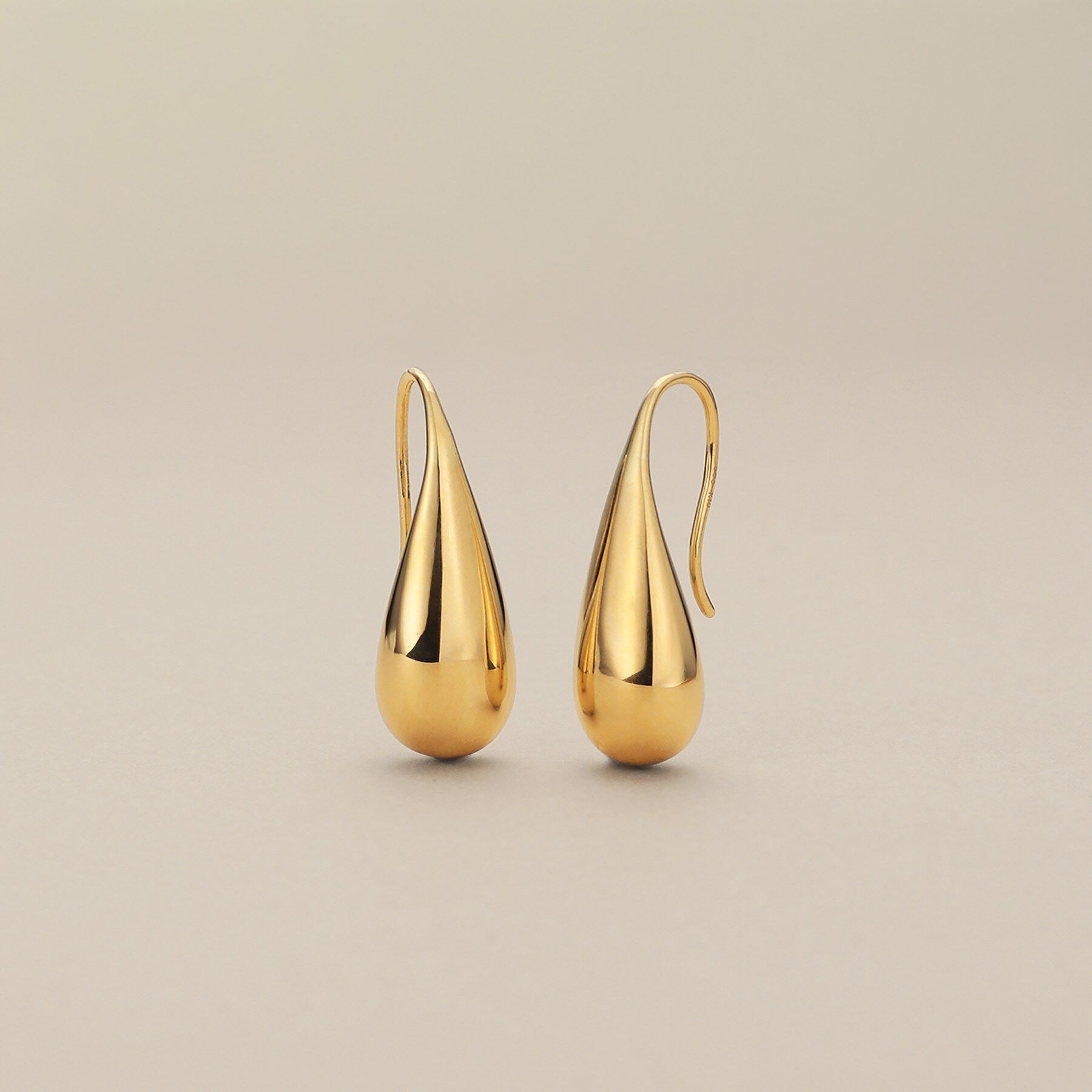 COCOSHNIK「K10中空ペアシェイプ フックピアス」|ピアス|