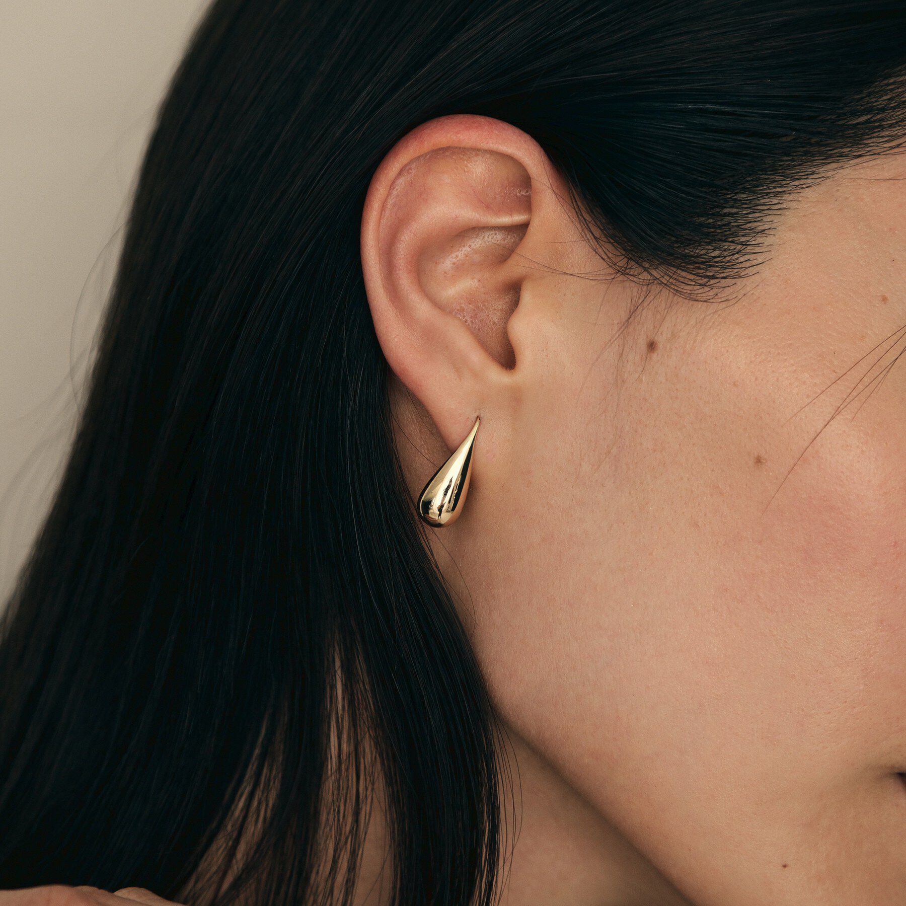 COCOSHNIK「K10中空ペアシェイプ フックピアス」|ピアス|