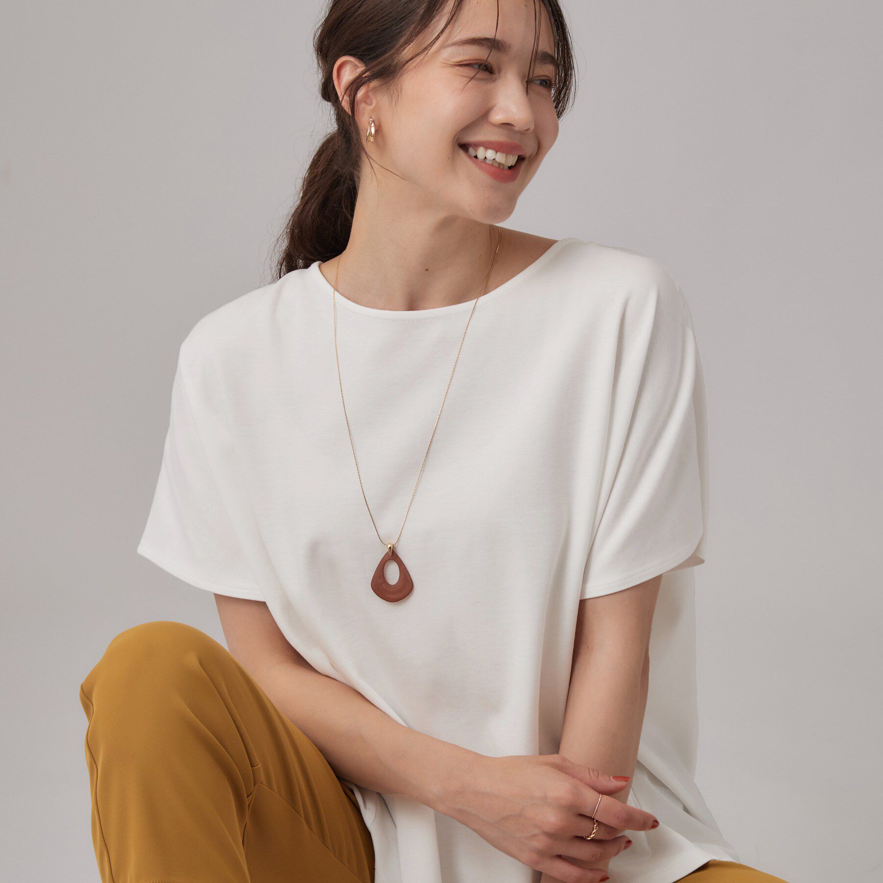 SHOO･LA･RUE「【洗濯機可/S-LL】後ろ姿も映える 異素材ドッキングトップス」|Tシャツ・カットソー|ホワイト(001)