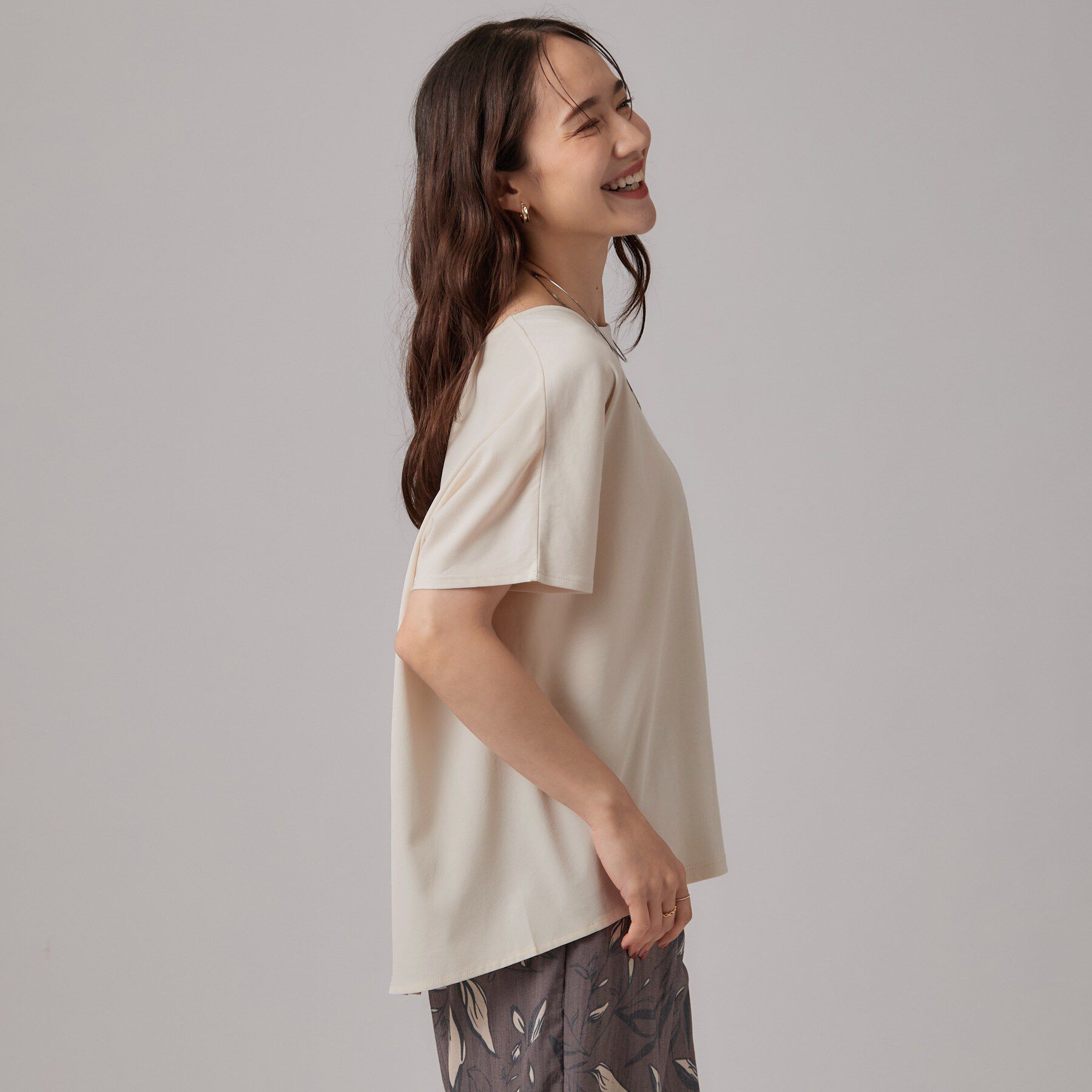 SHOO･LA･RUE「【洗濯機可/S-LL】後ろ姿も映える 異素材ドッキングトップス」|Tシャツ・カットソー|