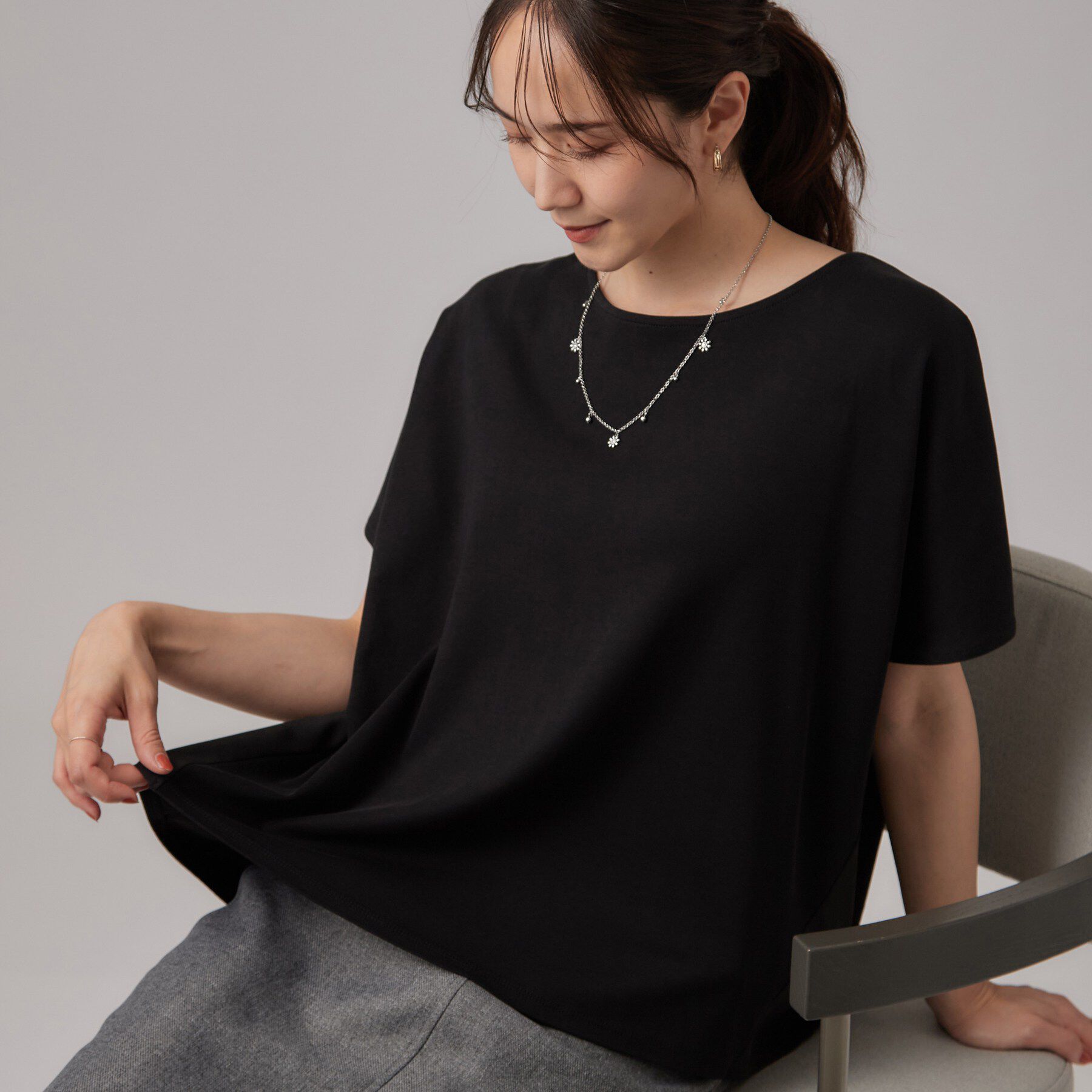 SHOO･LA･RUE「【洗濯機可/S-LL】後ろ姿も映える 異素材ドッキングトップス」|Tシャツ・カットソー|ブラック(019)