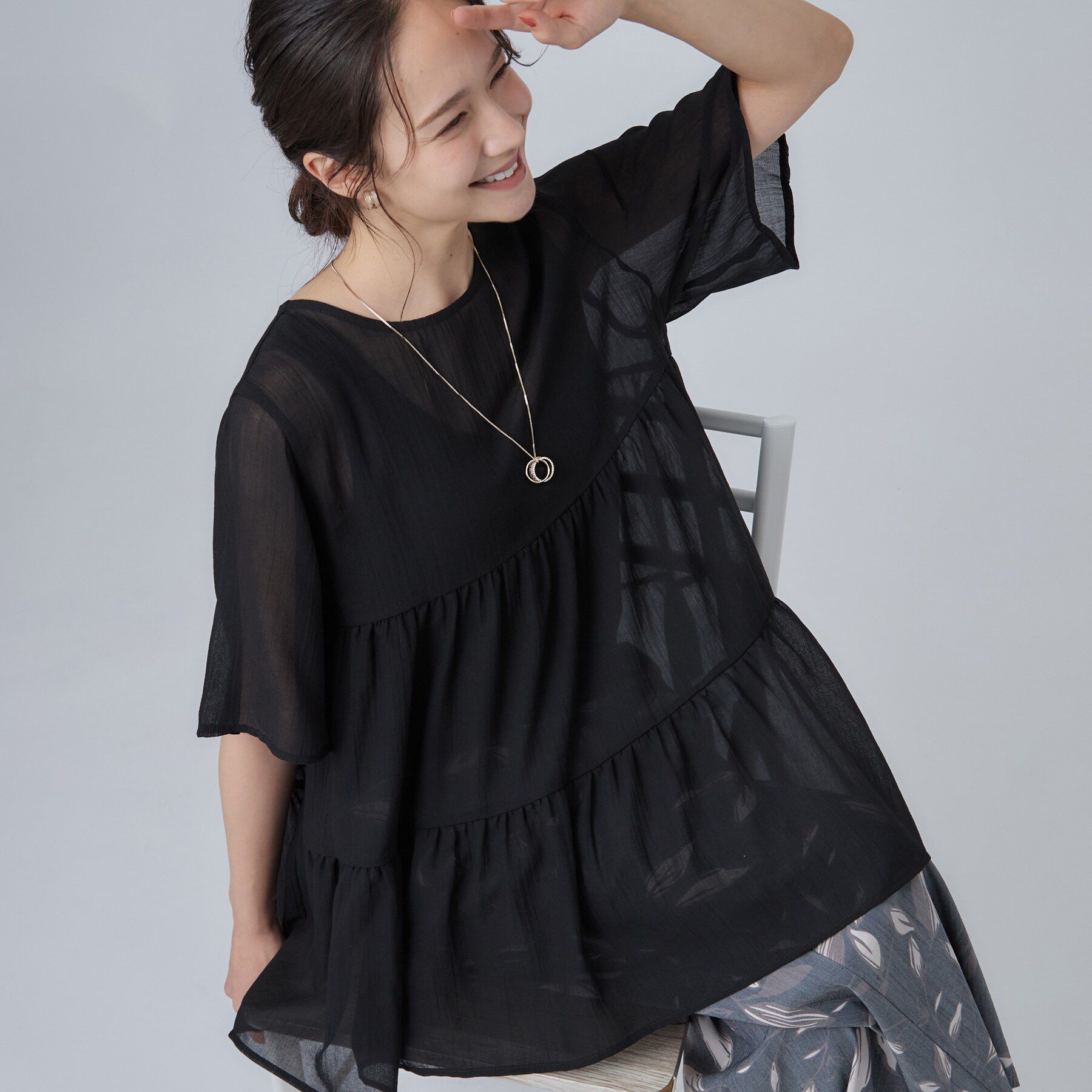 SHOO･LA･RUE「【洗濯機可/S-LL】インせず着られる シアー素材が上品なティアードブラウス」|シャツ・ブラウス|ブラック(019)