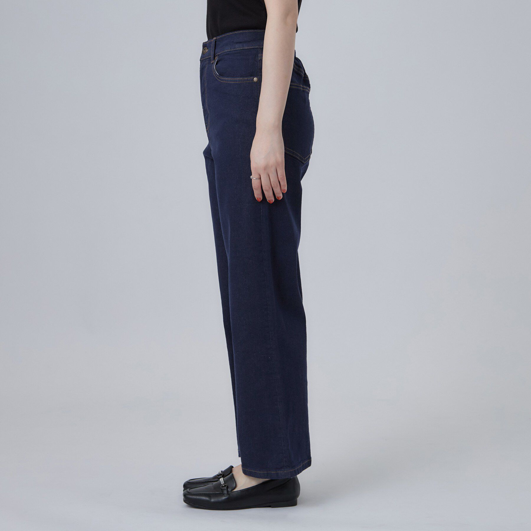 SHOO･LA･RUE「【ストレッチ／色落ちしにくいネイビー】脚がまっすぐきれいに見えるワイドストレートデニムパンツ」|デニム|