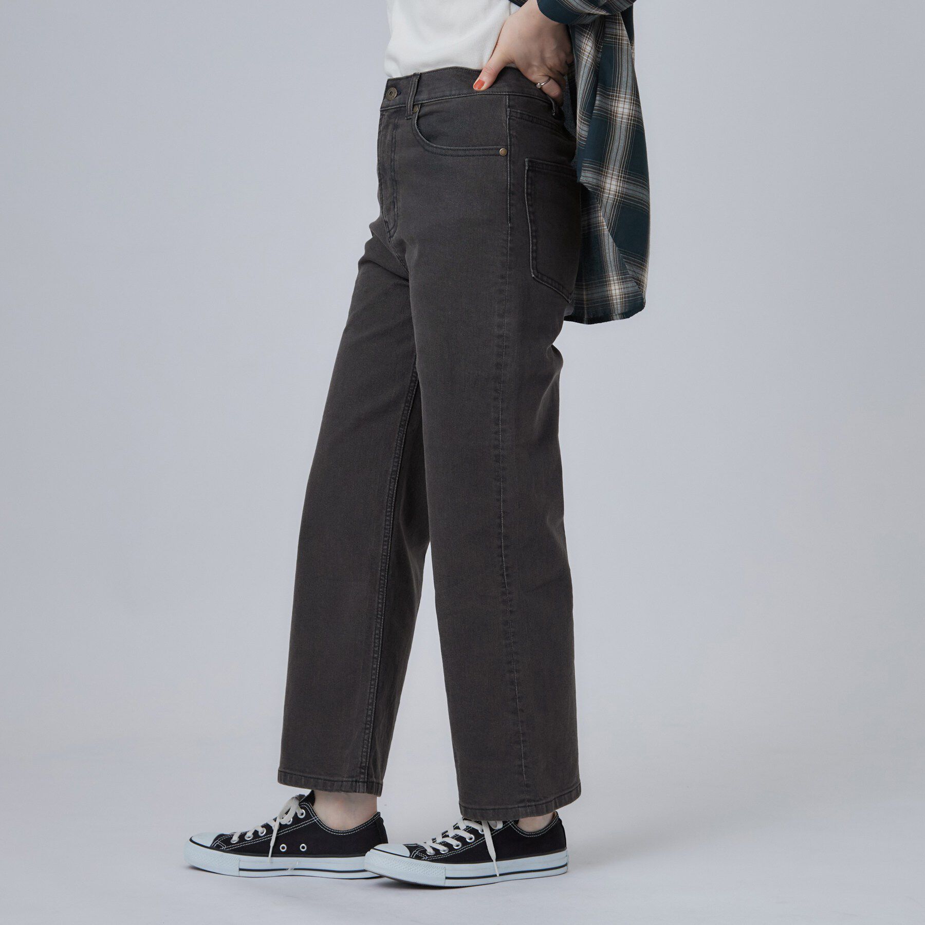 SHOO･LA･RUE「【ストレッチ／色落ちしにくいネイビー】脚がまっすぐきれいに見えるワイドストレートデニムパンツ」|デニム|