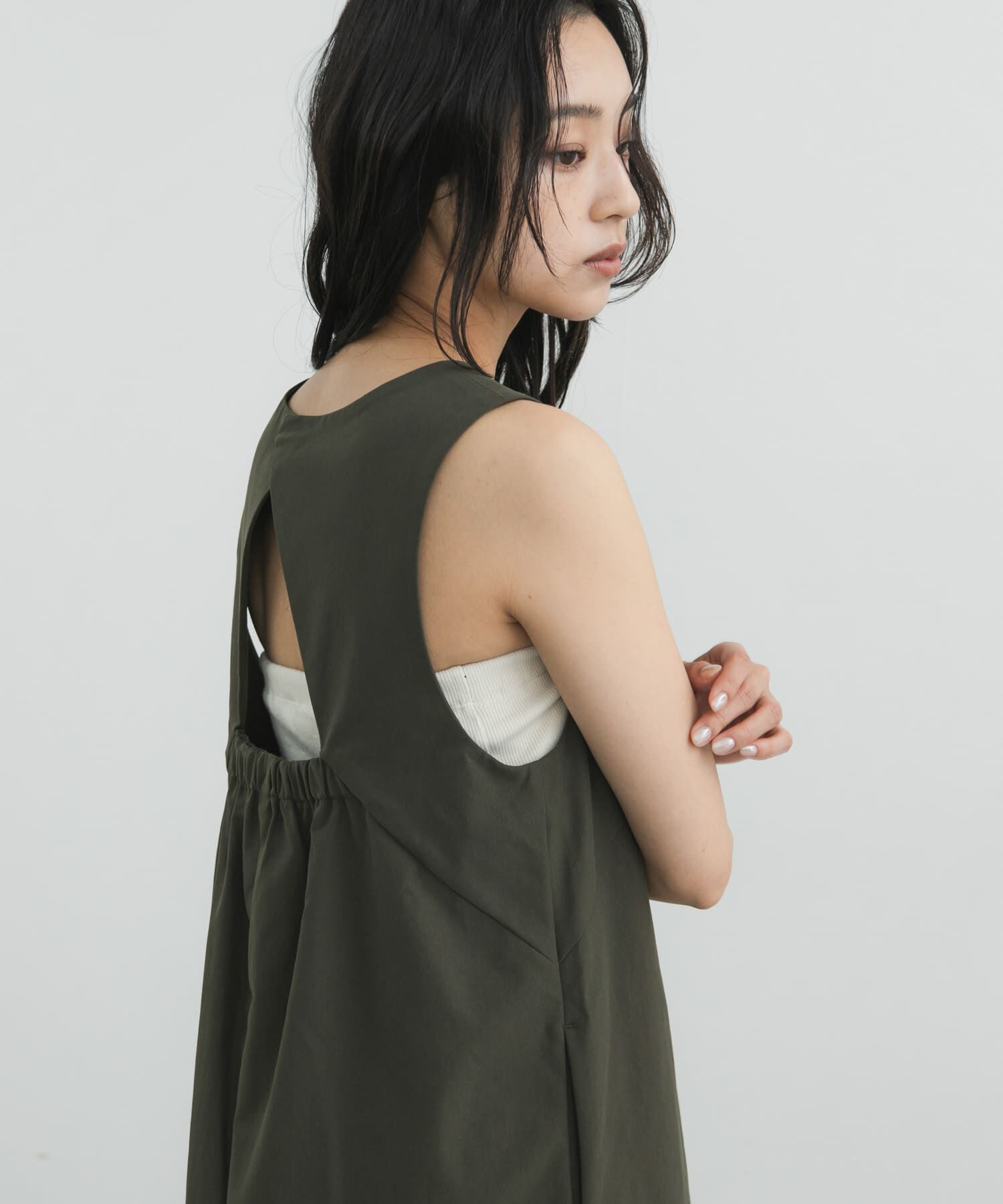  「『WEB限定』バックオープンIラインワンピース」|ワンピース|