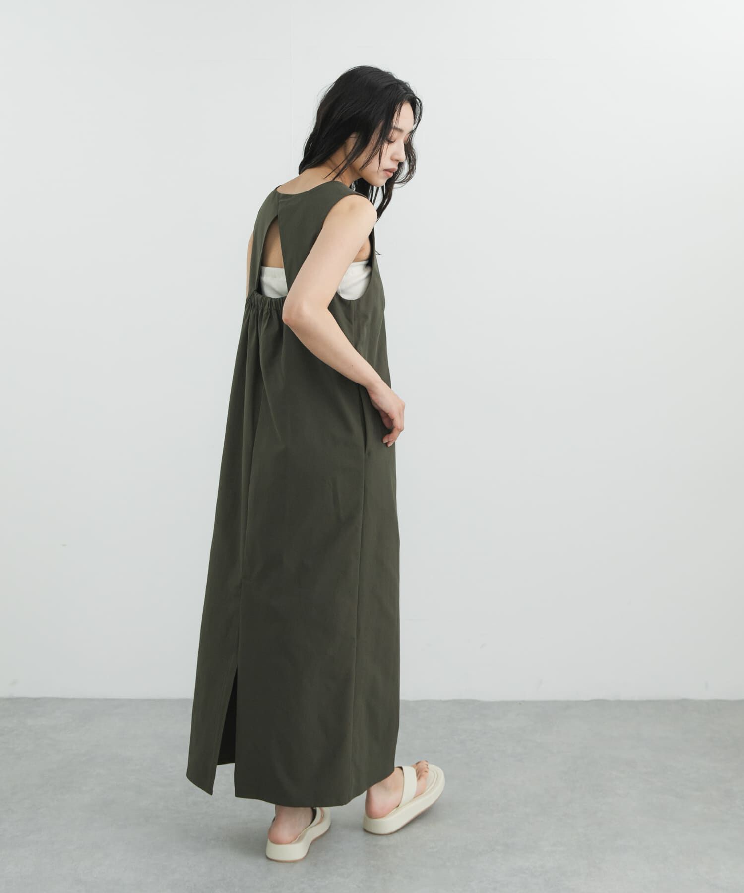  「『WEB限定』バックオープンIラインワンピース」|ワンピース|