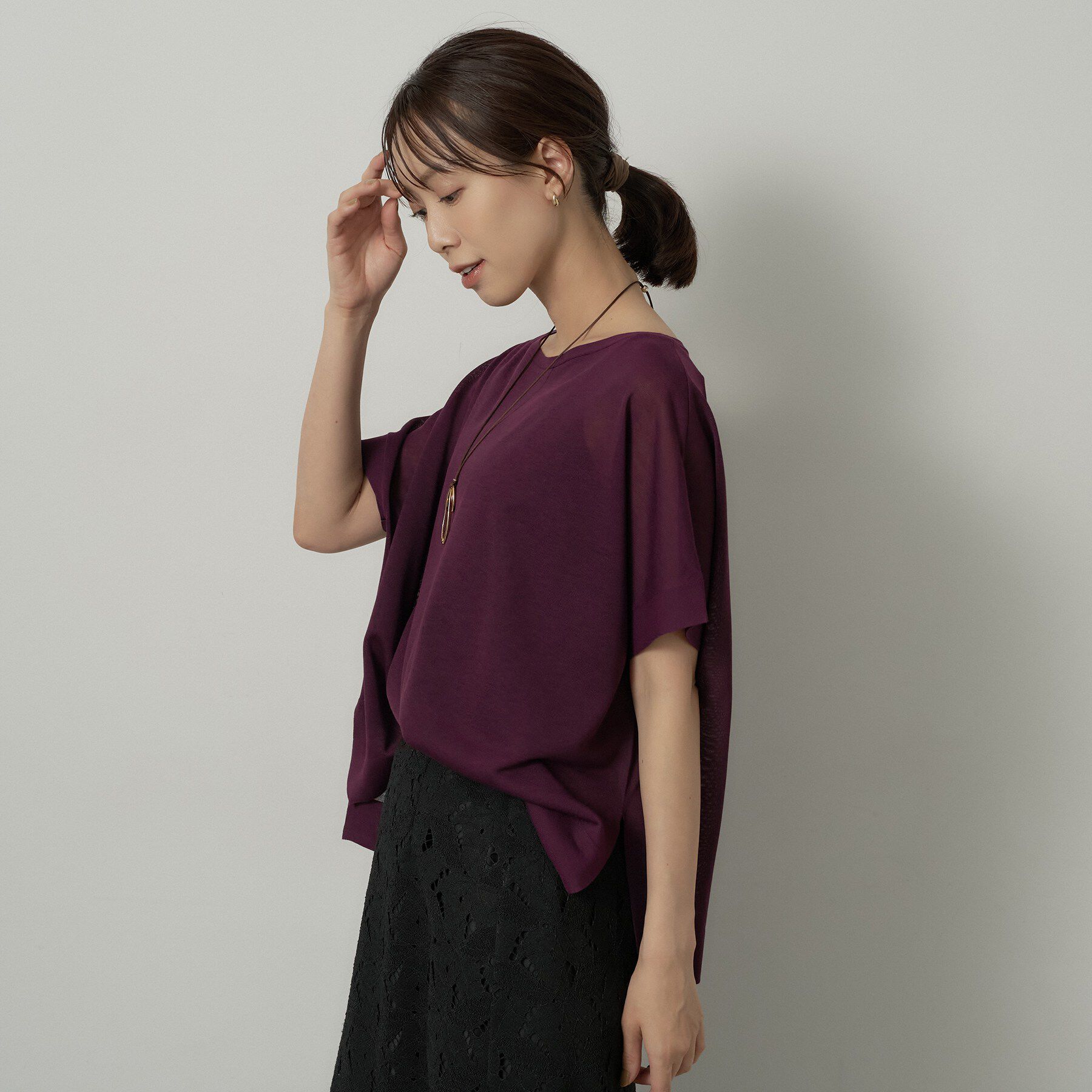 UNTITLED「【アンサンブル可/品のある透け感】Tシャツ風ニットトップス」|ニット・セーター|