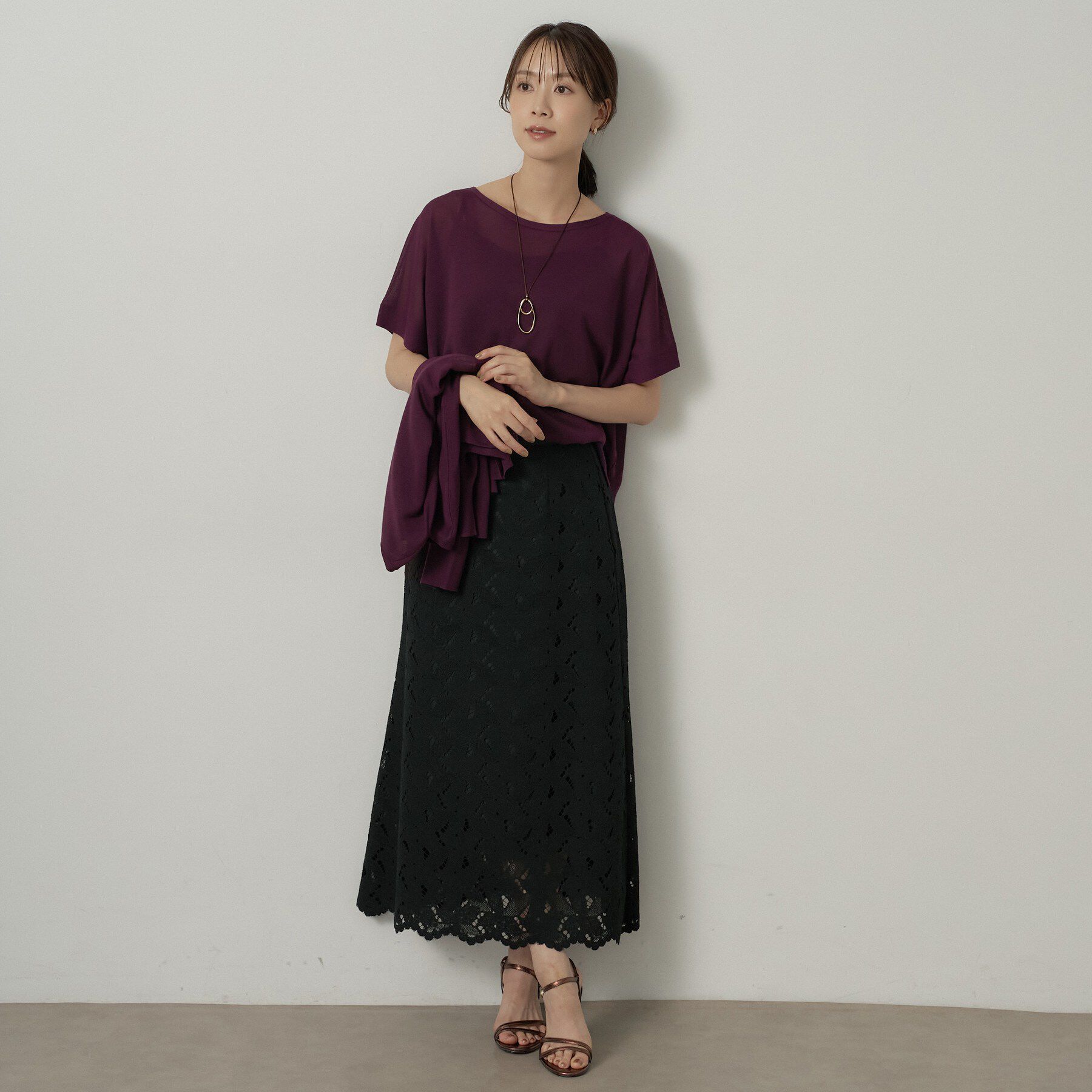 UNTITLED「【アンサンブル可/品のある透け感】Tシャツ風ニットトップス」|ニット・セーター|