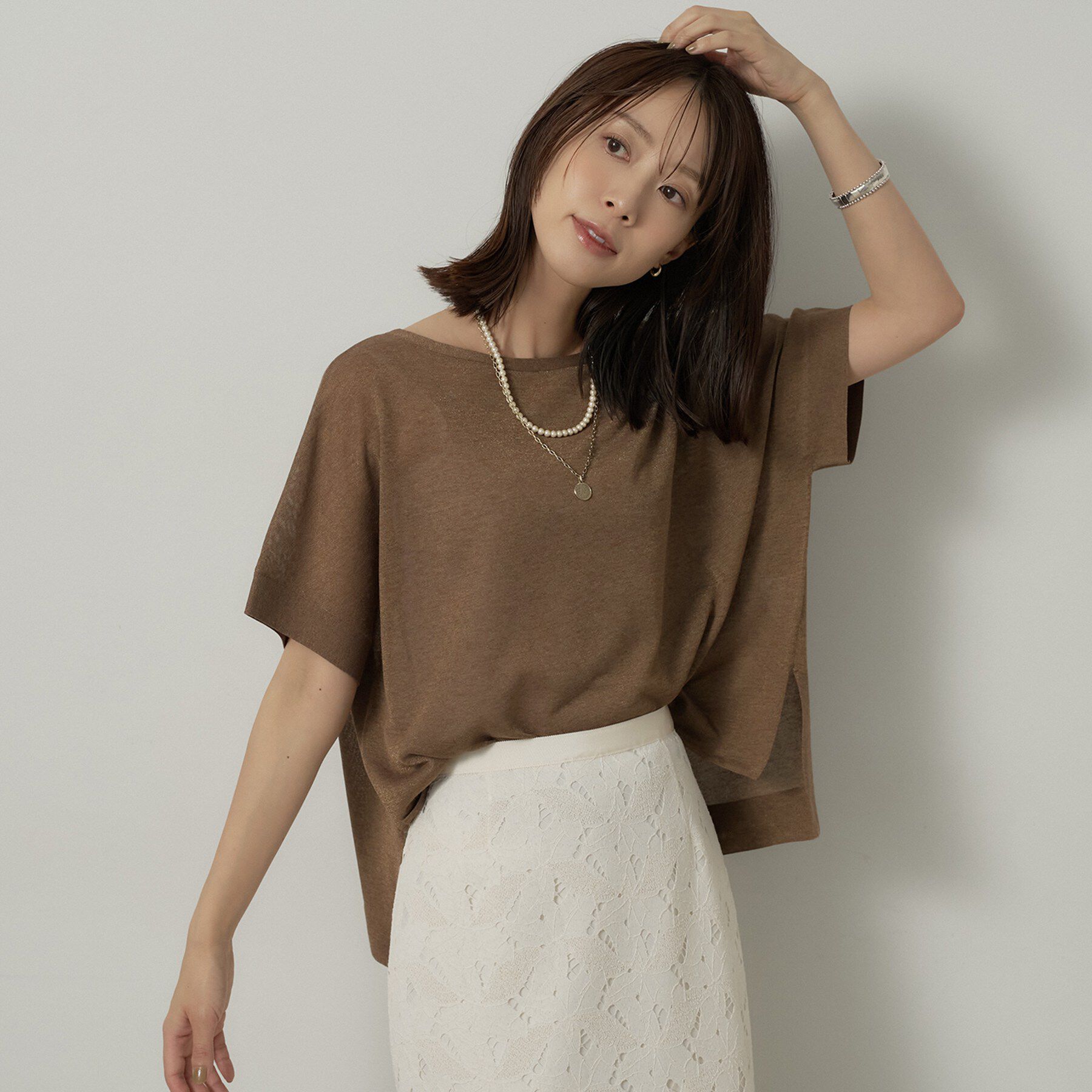 UNTITLED「【アンサンブル可/品のある透け感】Tシャツ風ニットトップス」|ニット・セーター|モカブラウン(042
