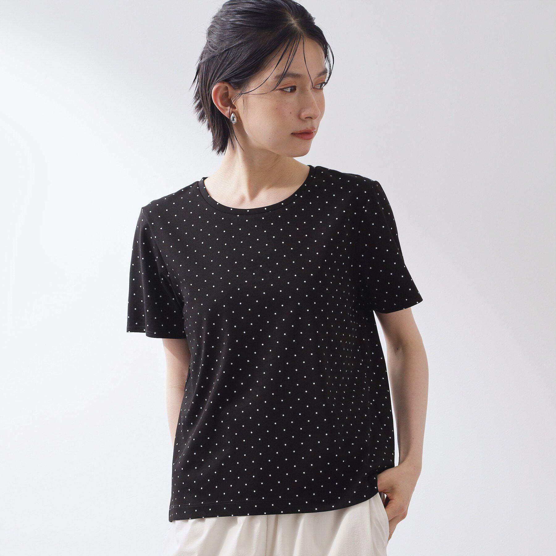 THE SHOP TK「大人にちょうどいい チャーム付きドット柄Tシャツ」|Tシャツ・カットソー|