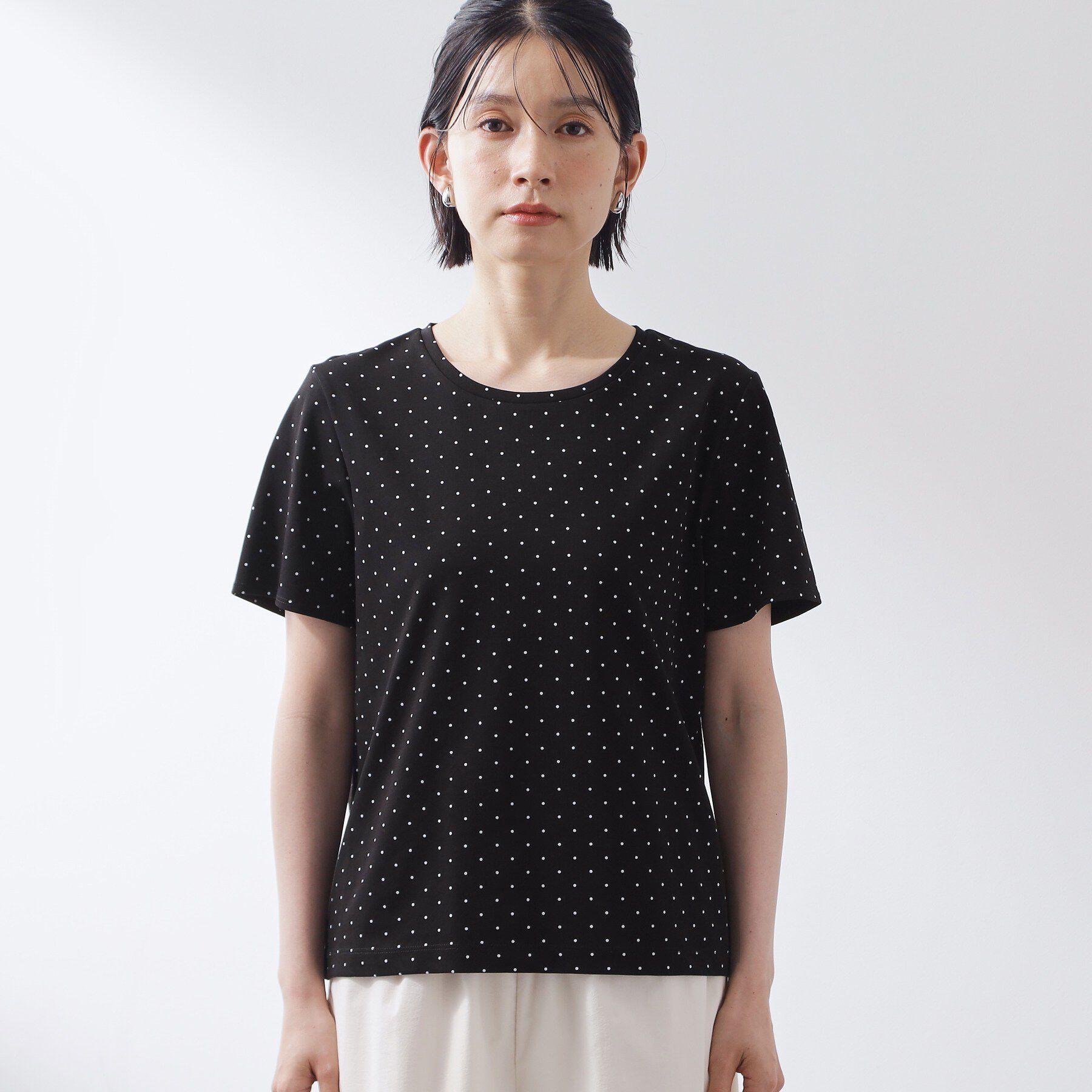 THE SHOP TK「大人にちょうどいい チャーム付きドット柄Tシャツ」|Tシャツ・カットソー|