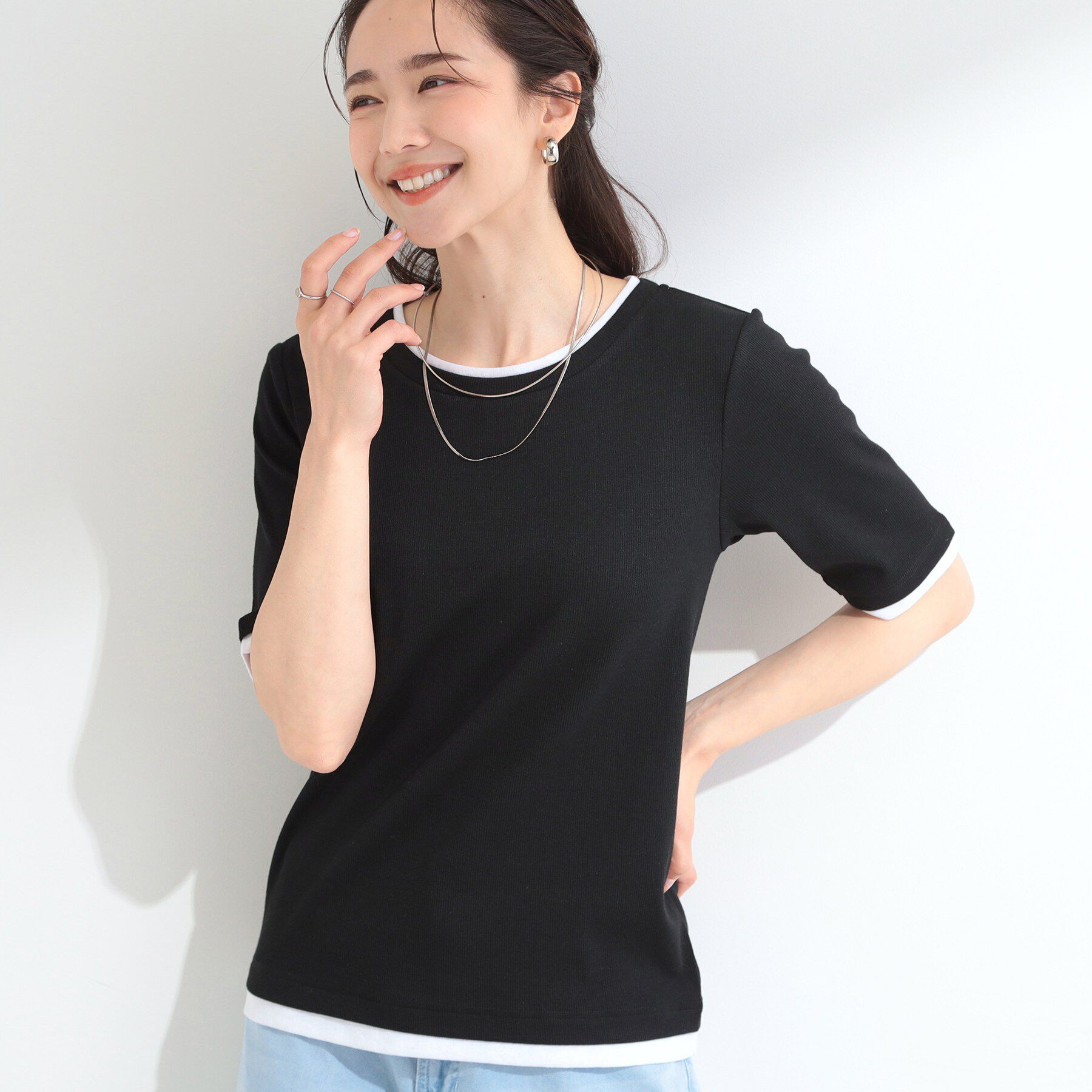 SHOO･LA･RUE「【S-LL/洗濯機可】二の腕隠れる 配色レイヤード風 5分袖Tシャツ」|Tシャツ・カットソー|ブラック(519)