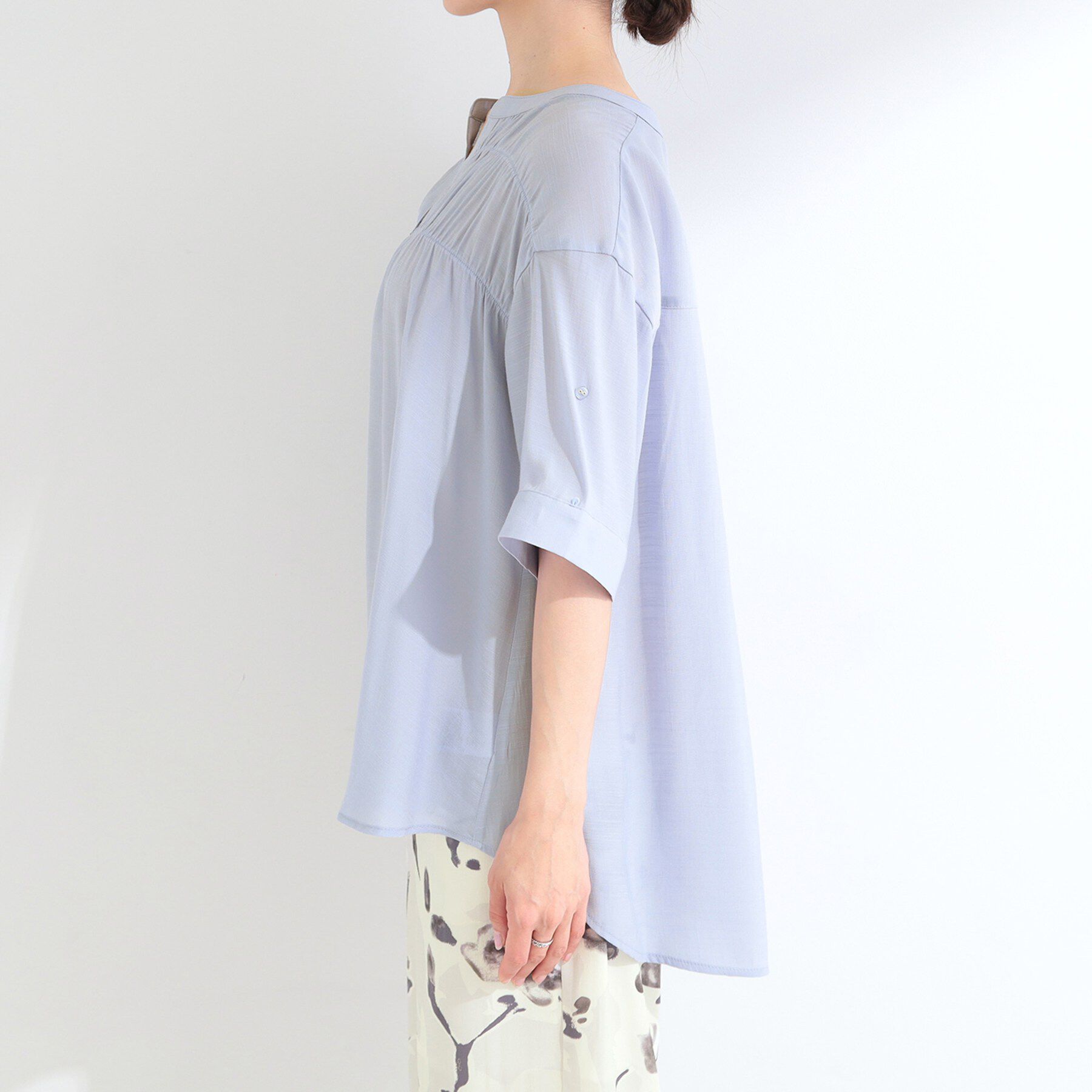 SHOO･LA･RUE「【ひんやり/UV】お袖の長さが調整出来る シャーリングスキッパーブラウス」|シャツ・ブラウス|